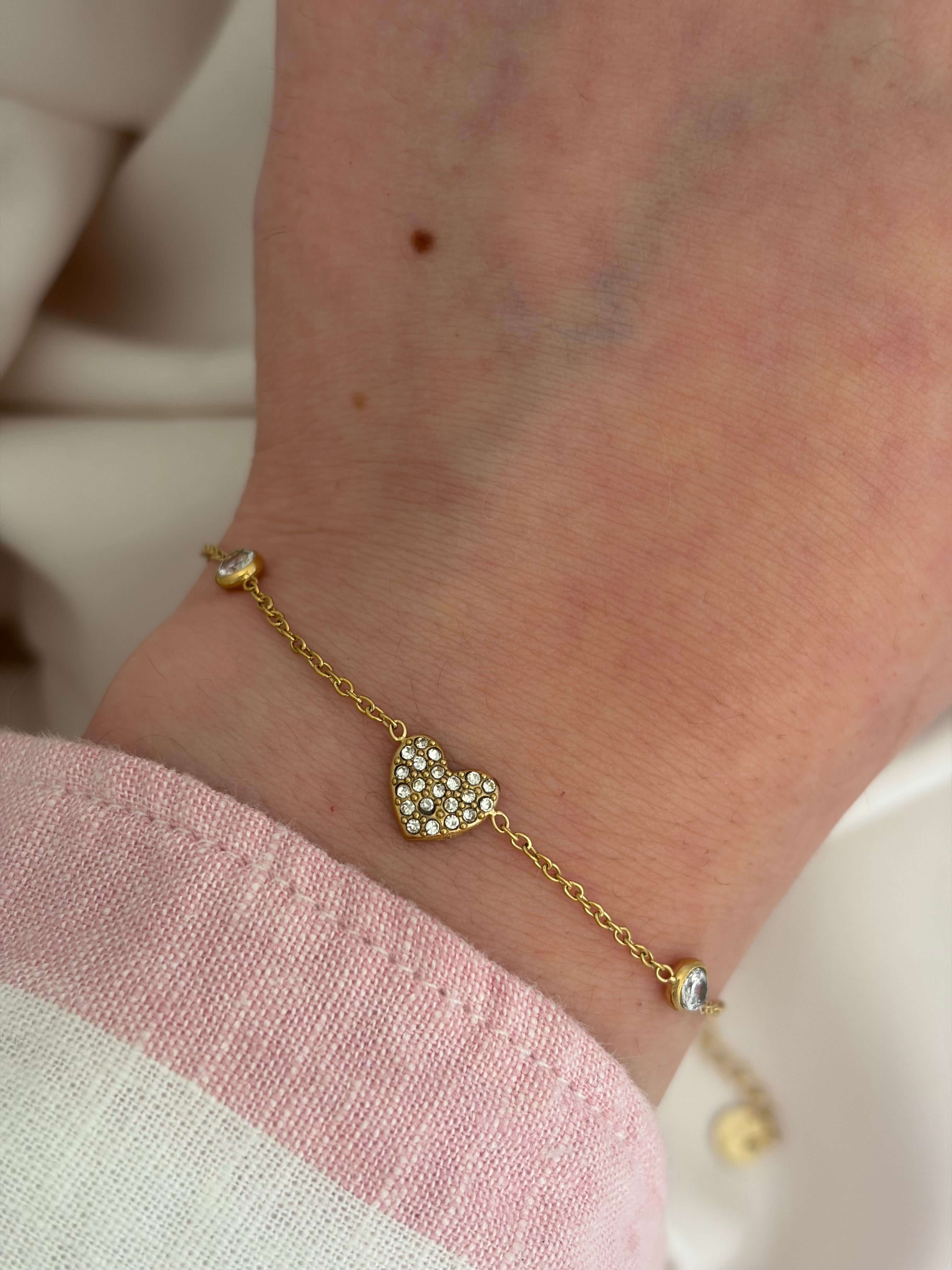 Minimal heart bracelet