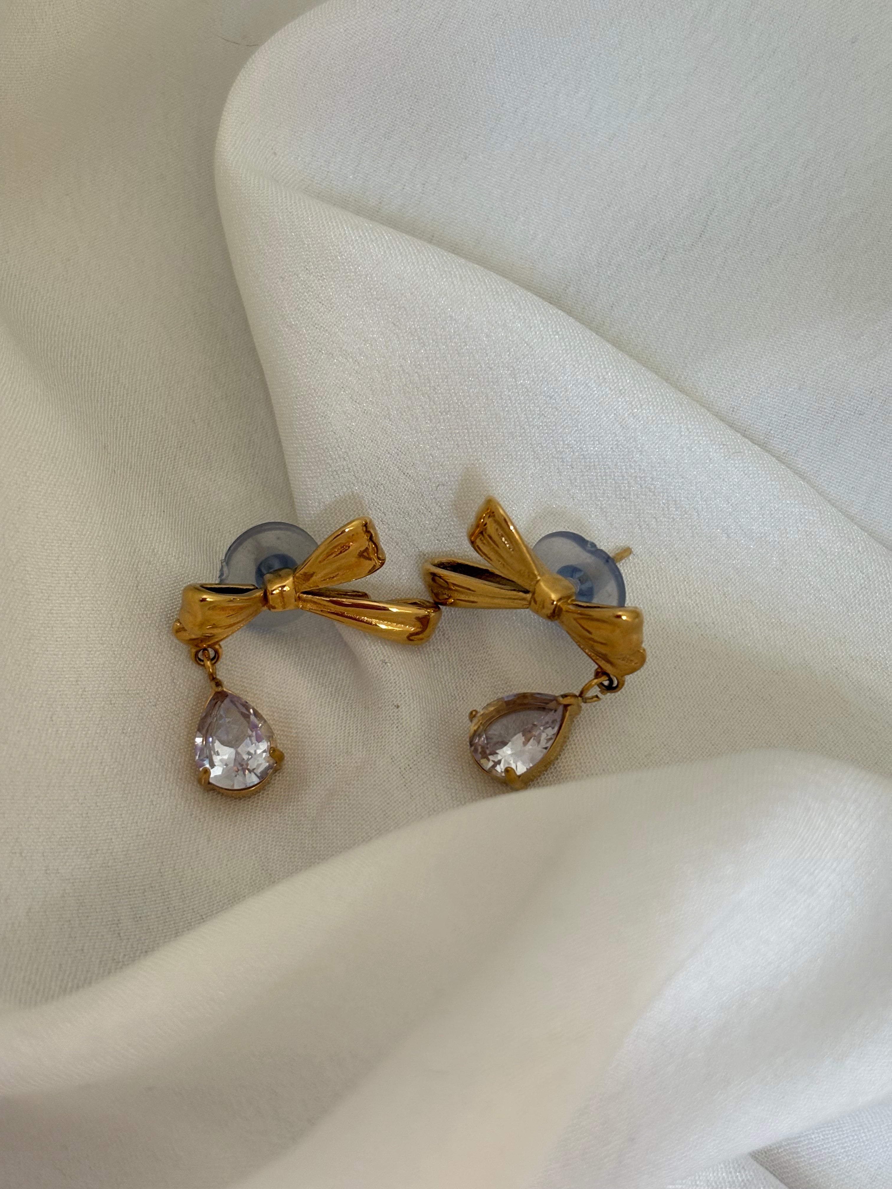 Bow earring