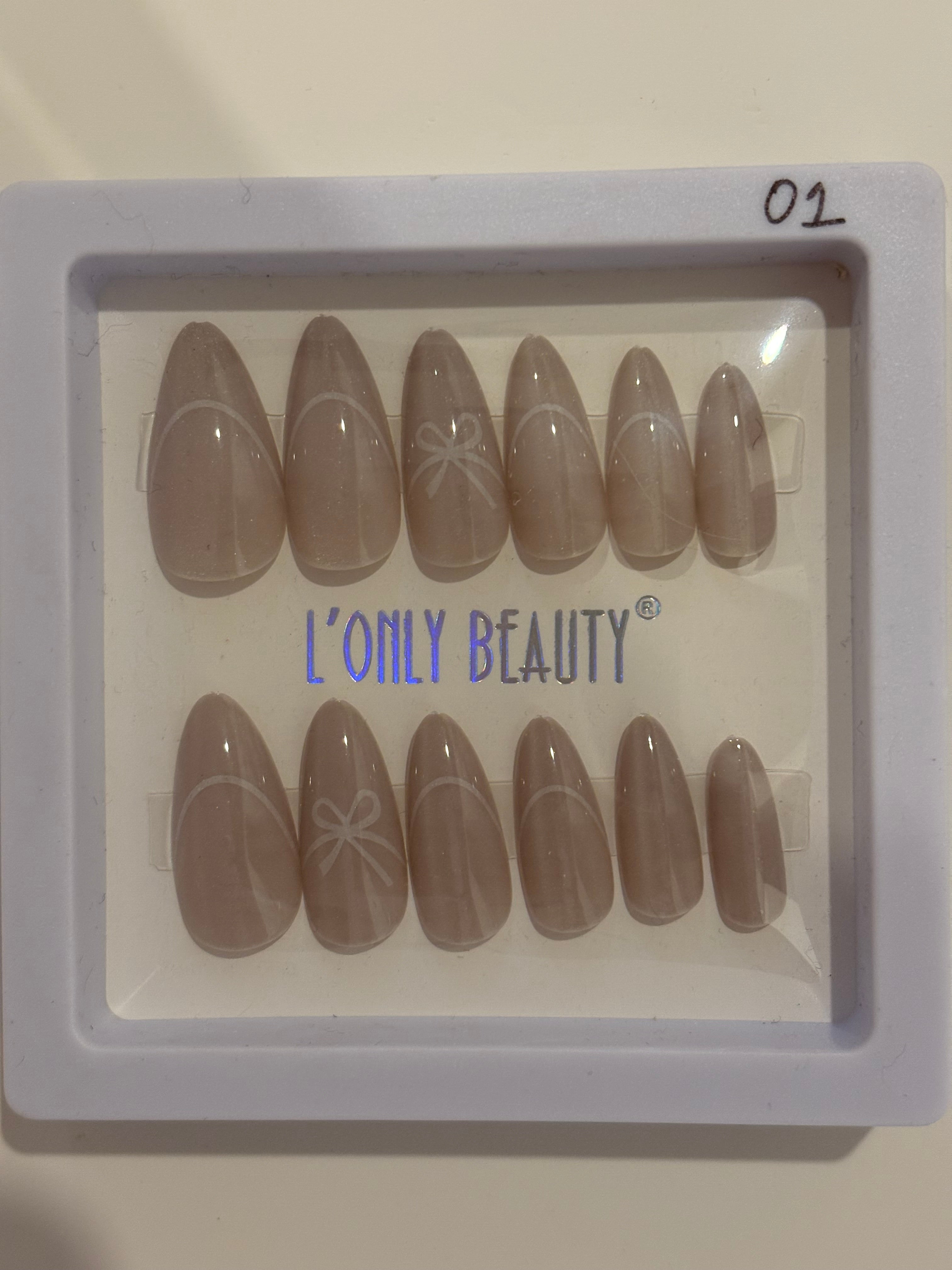 Bow cateye nails