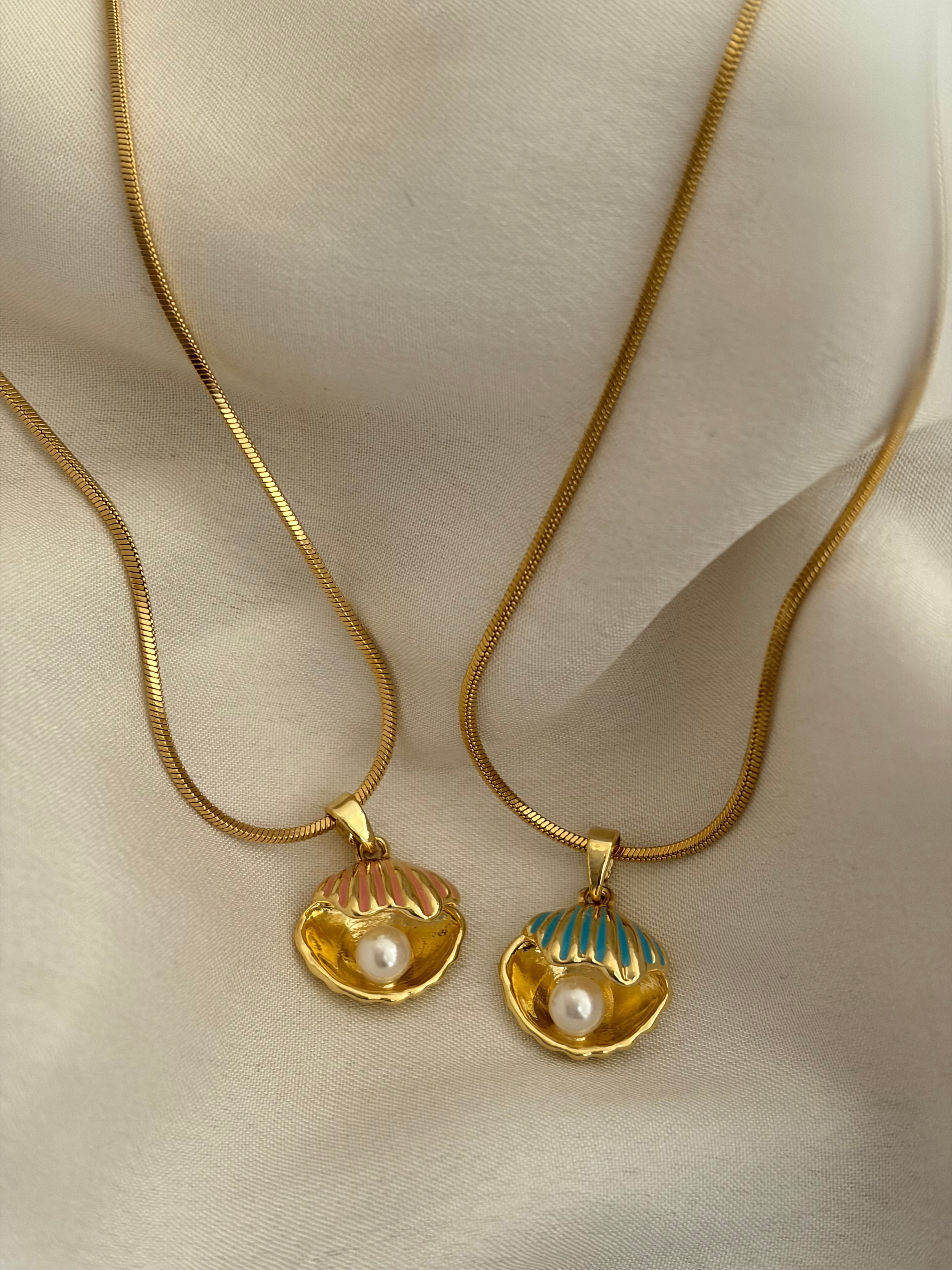 Shell pearl necklace