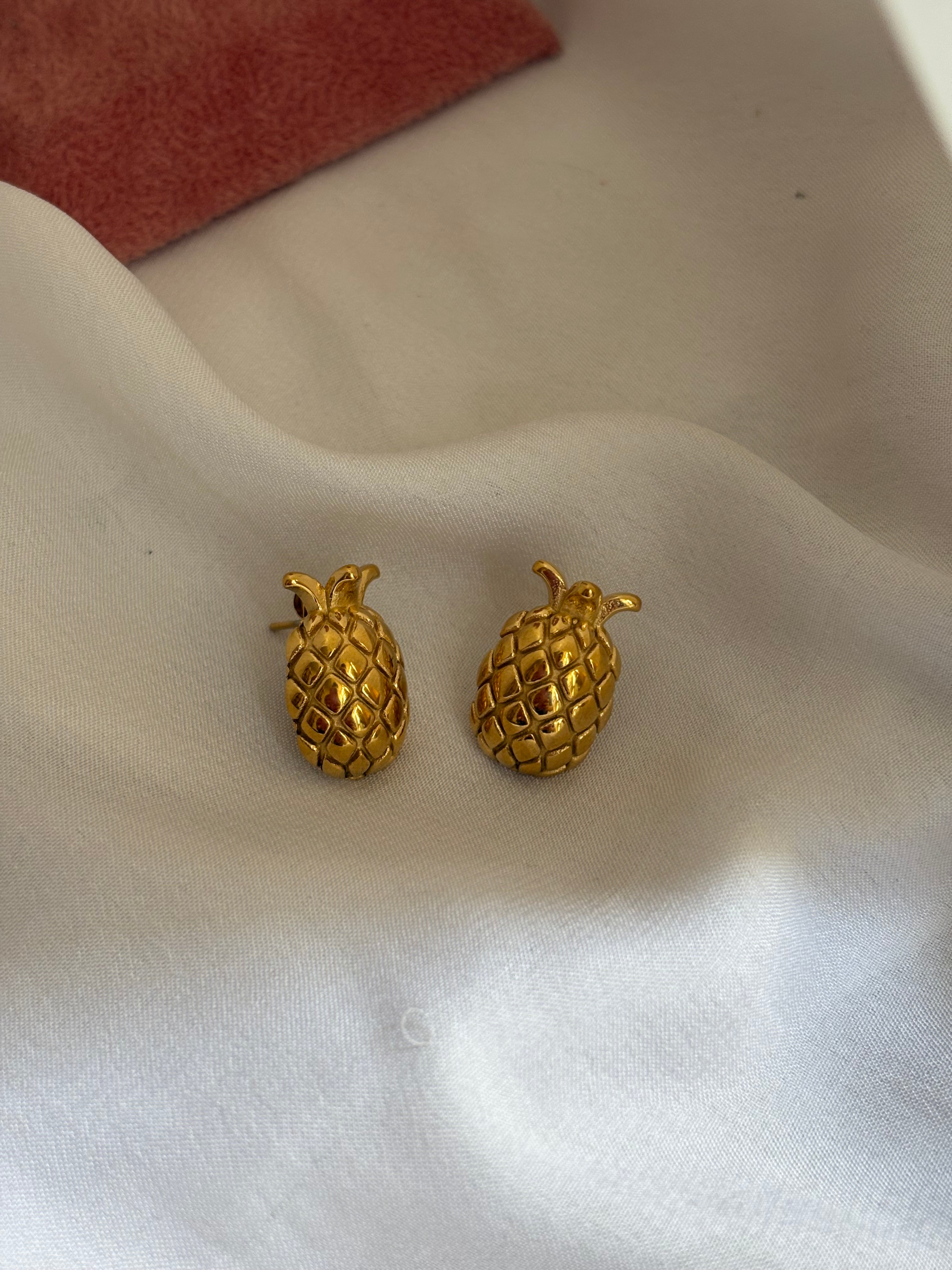 Pineapple stud