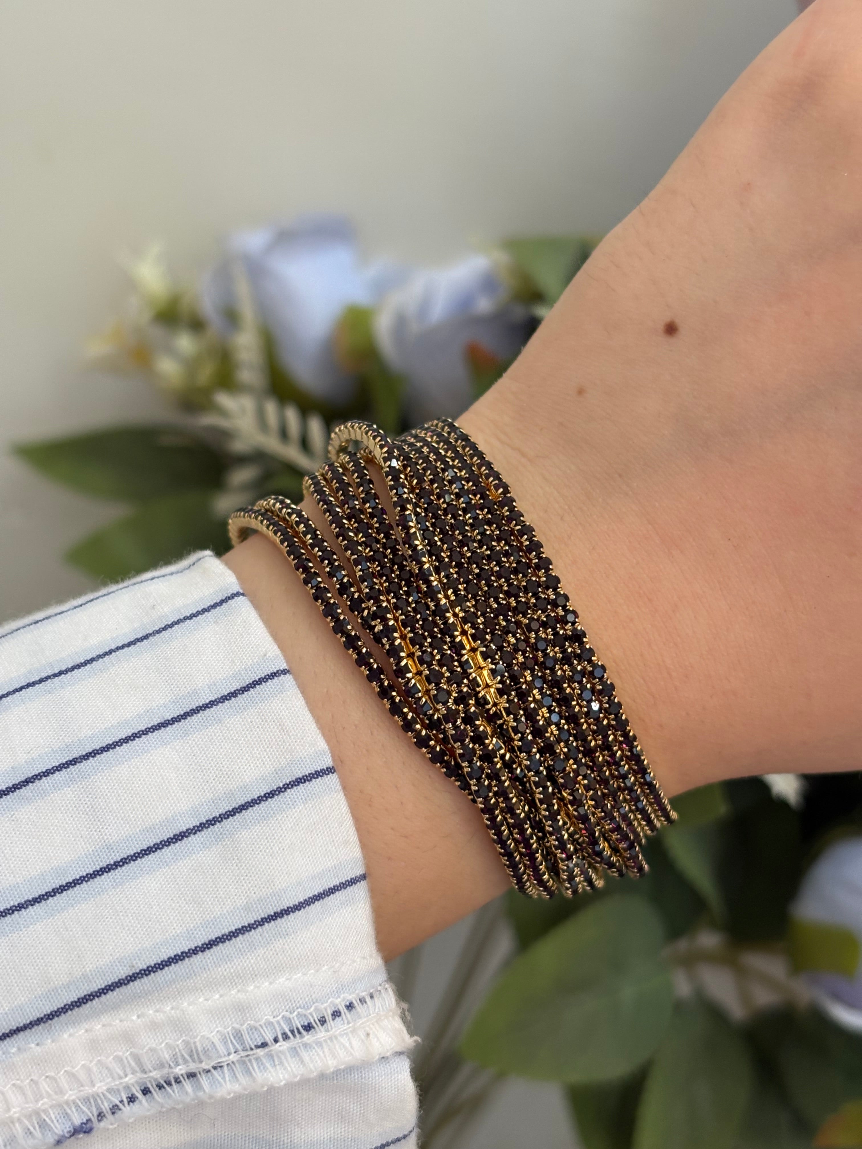 Black stretchable bracelet