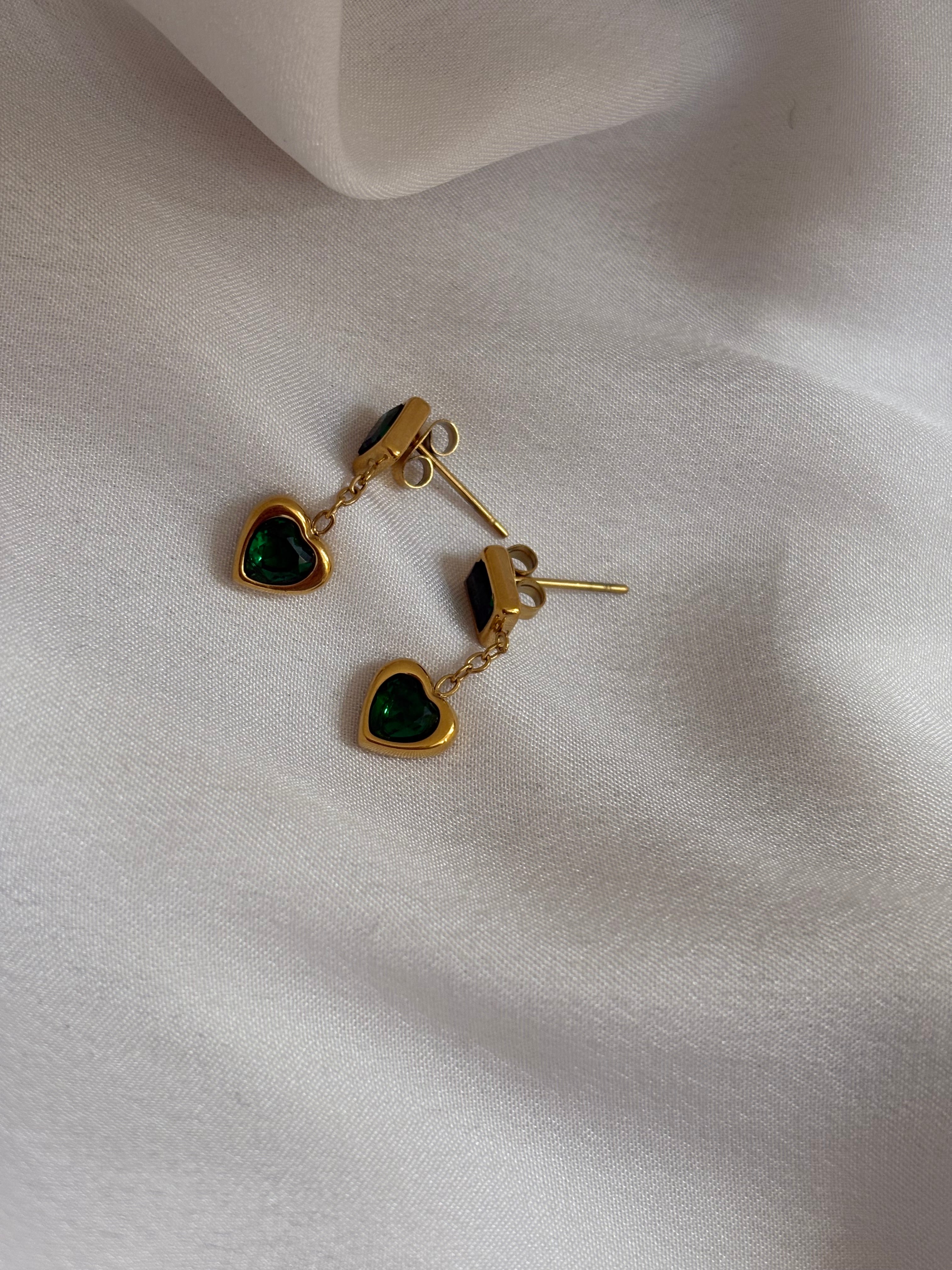 Emerald heart earring