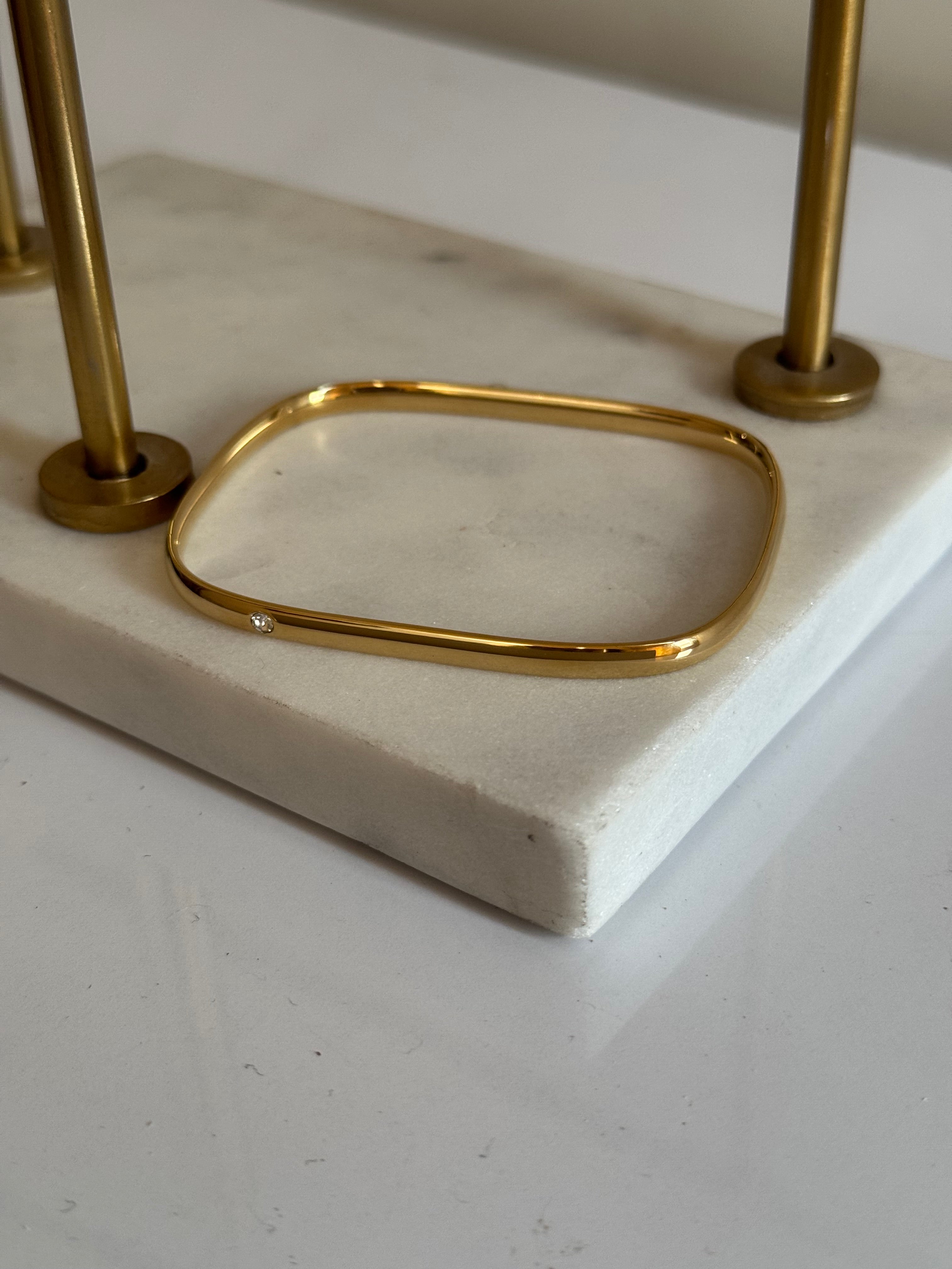 Square bangle