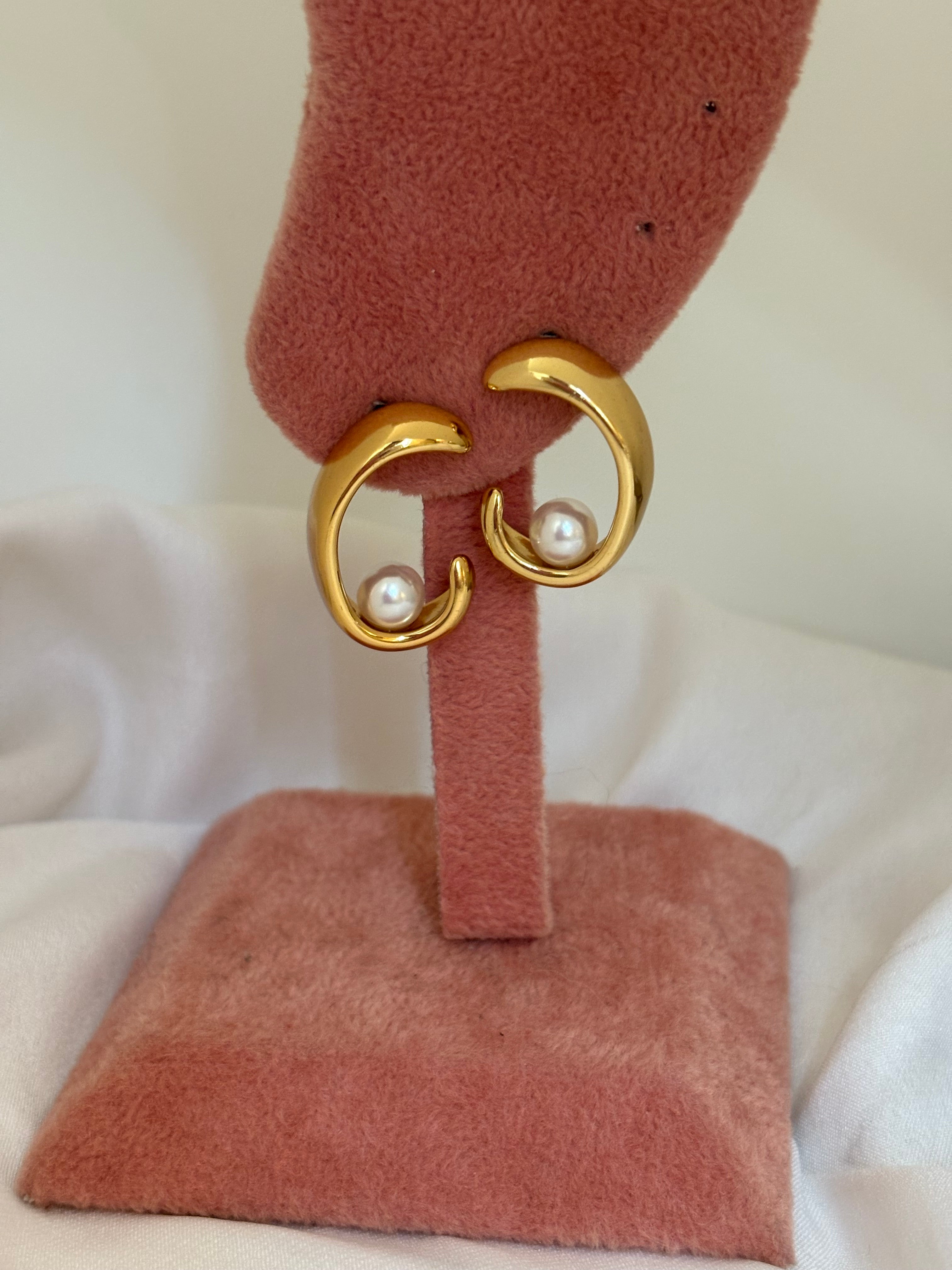 Pearl C earring