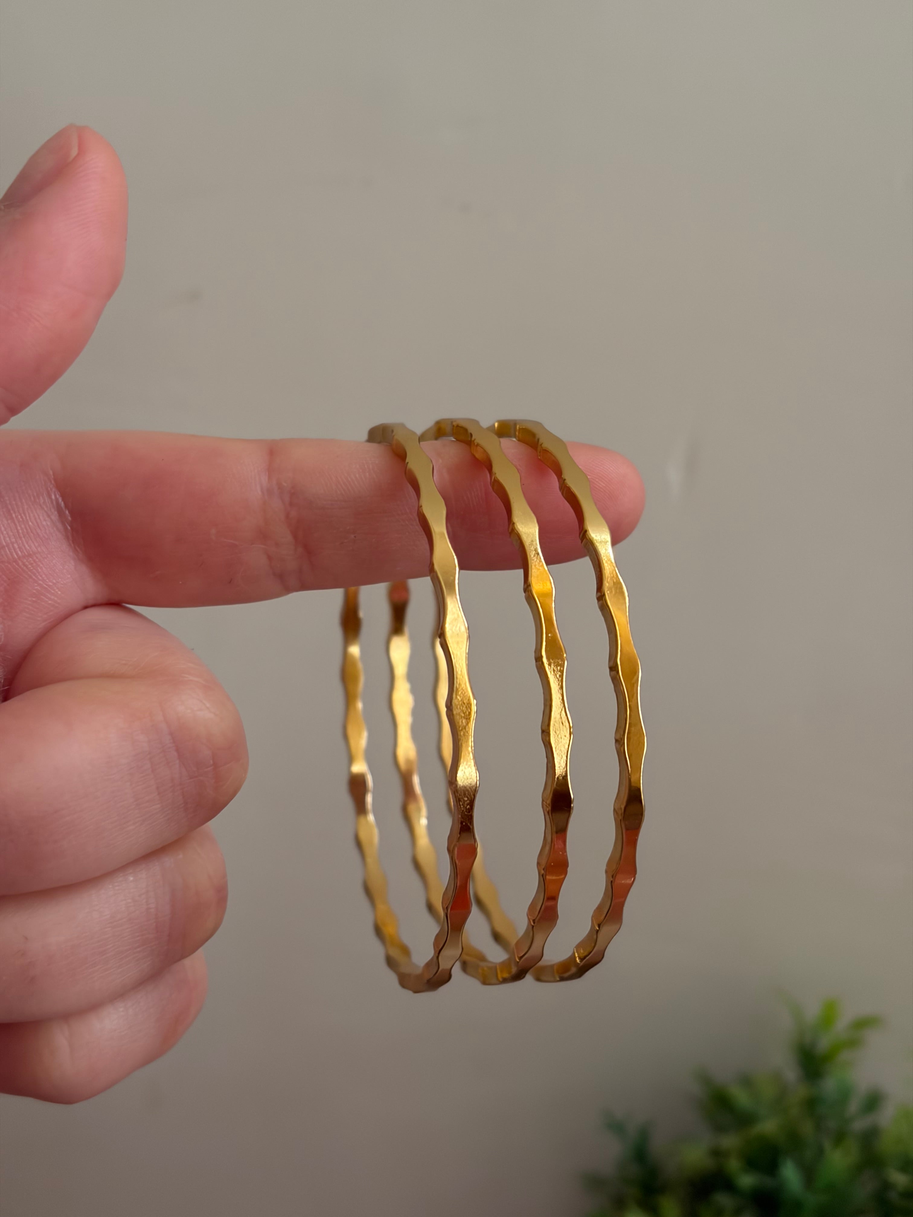 Minimal bangles