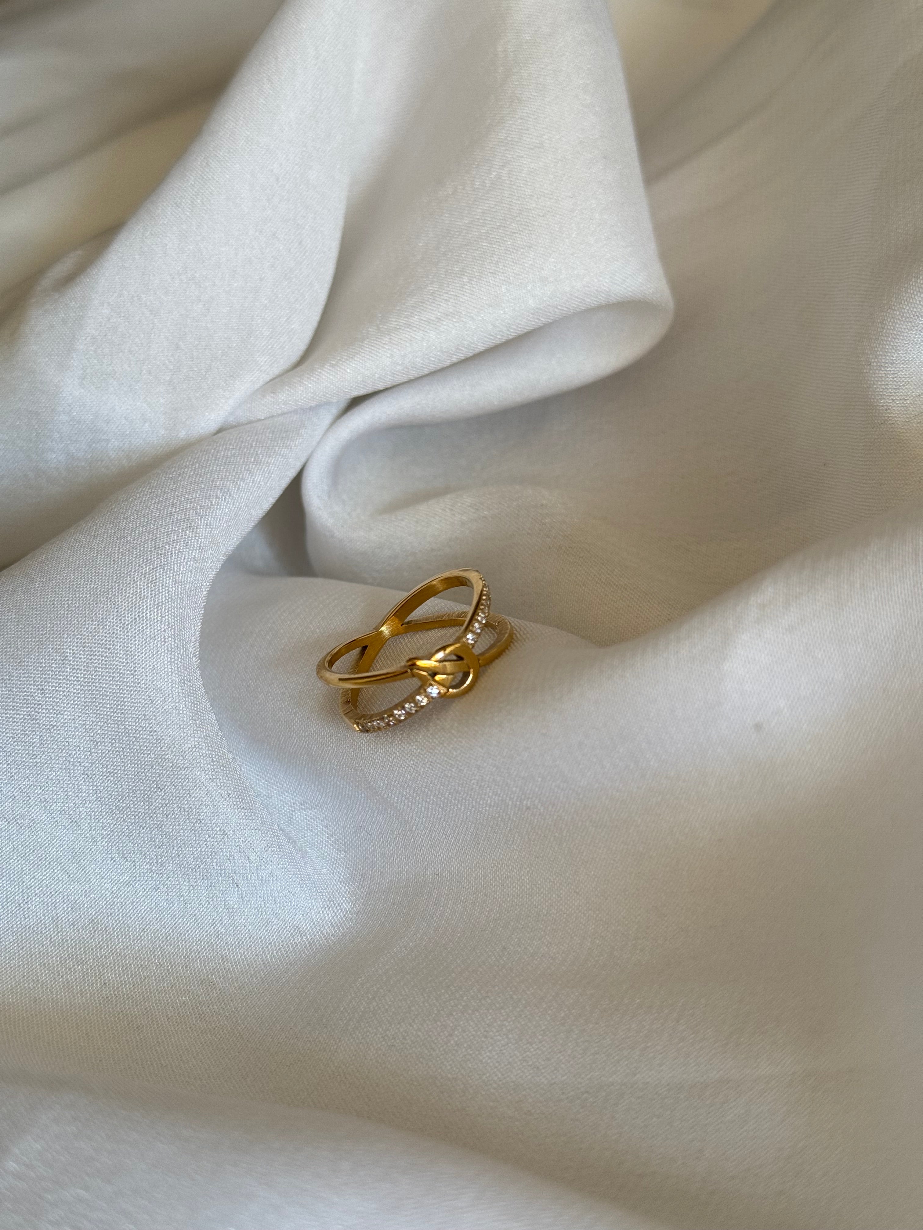 Cross knot ring