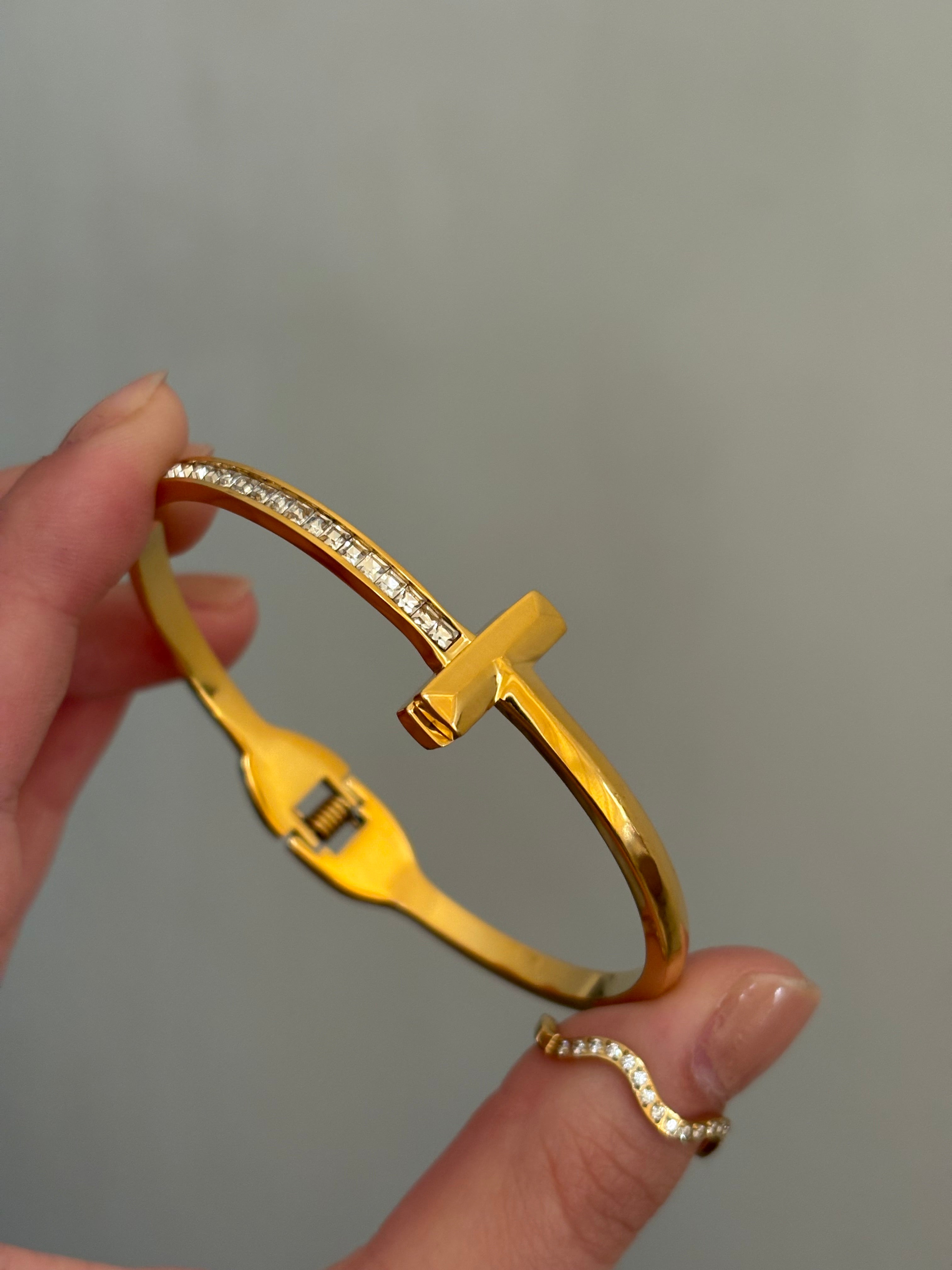 Sleek bracelet