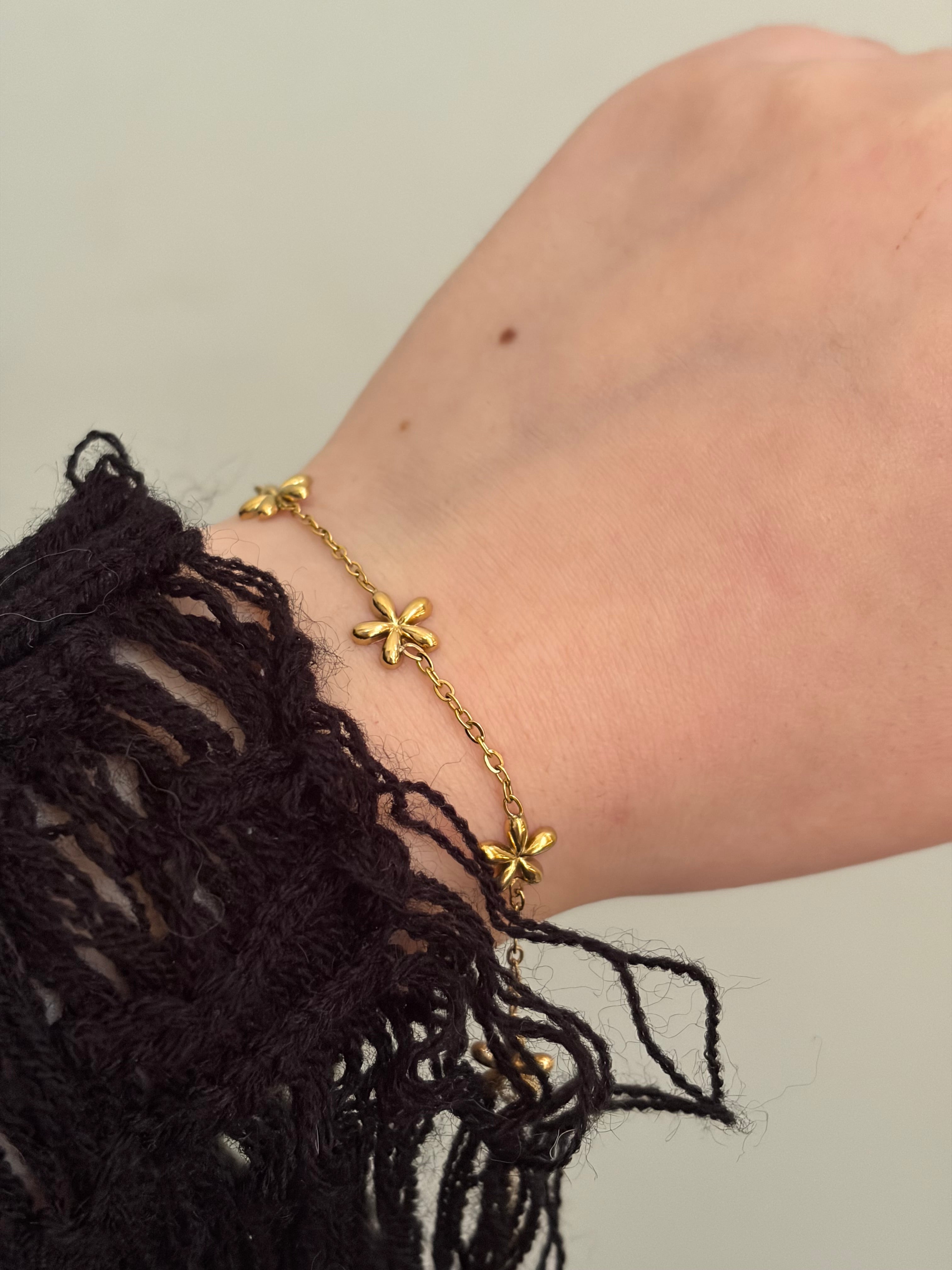 Daisy bracelet