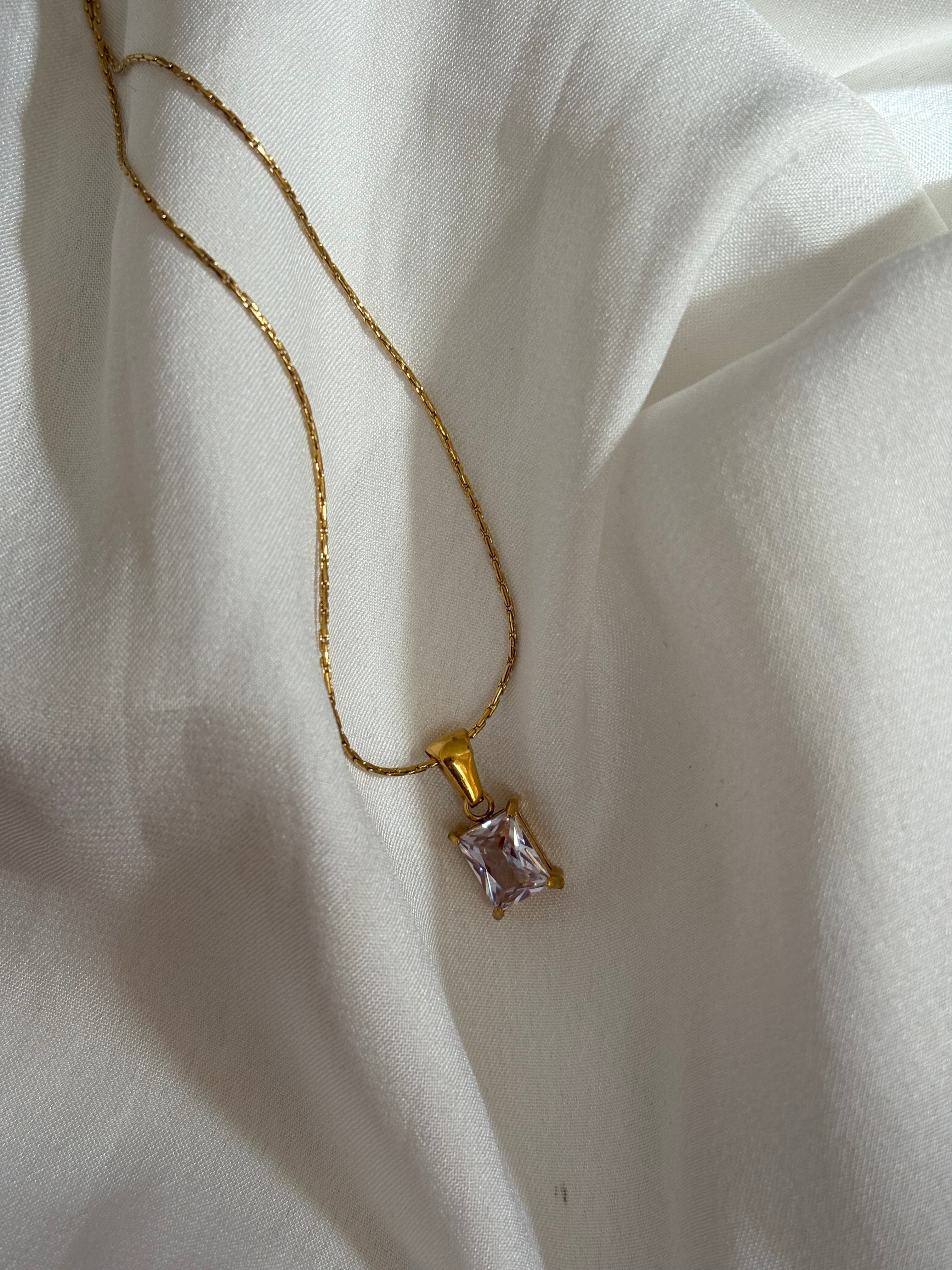 Amora necklace