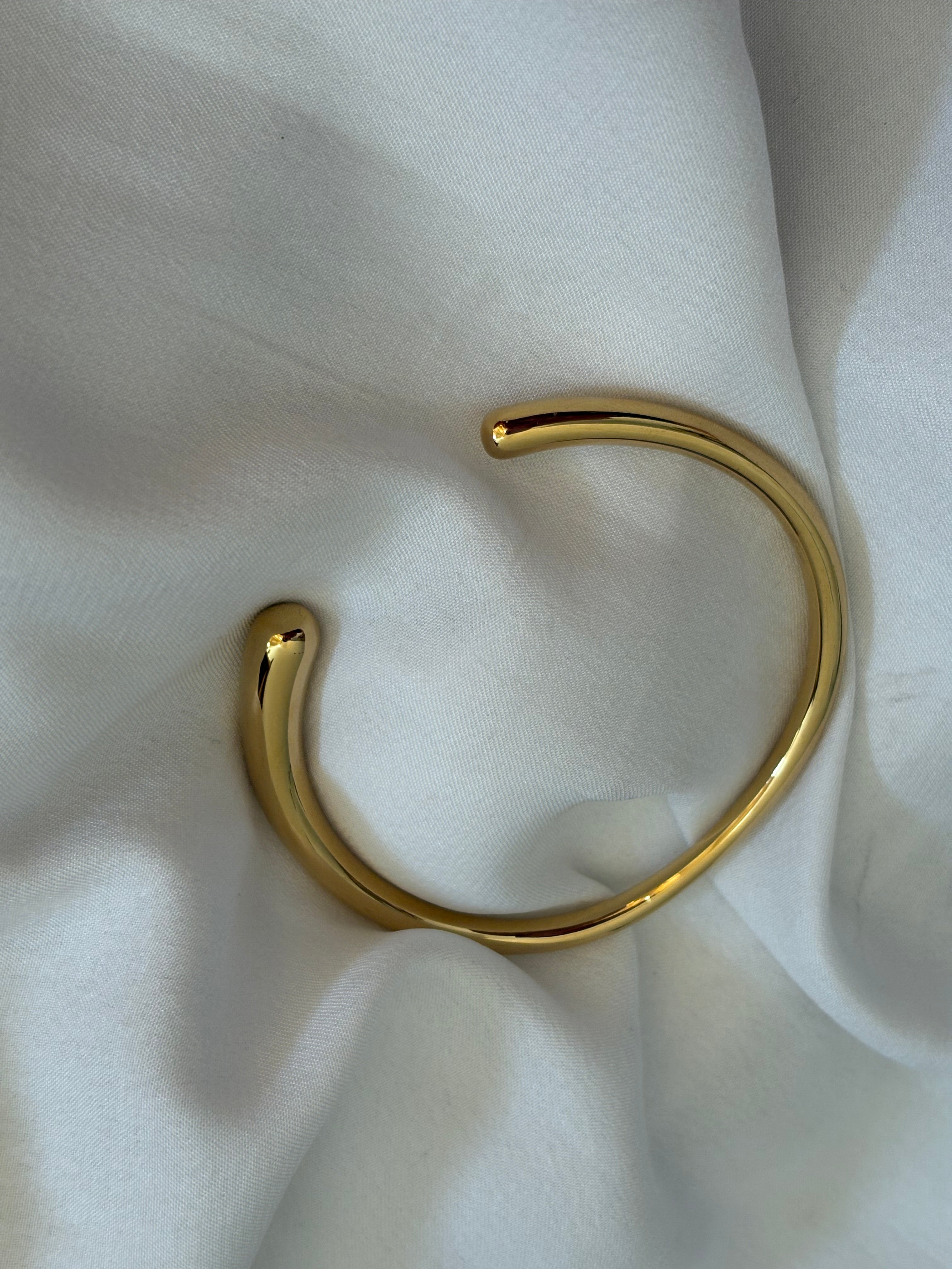 Hunt cuff