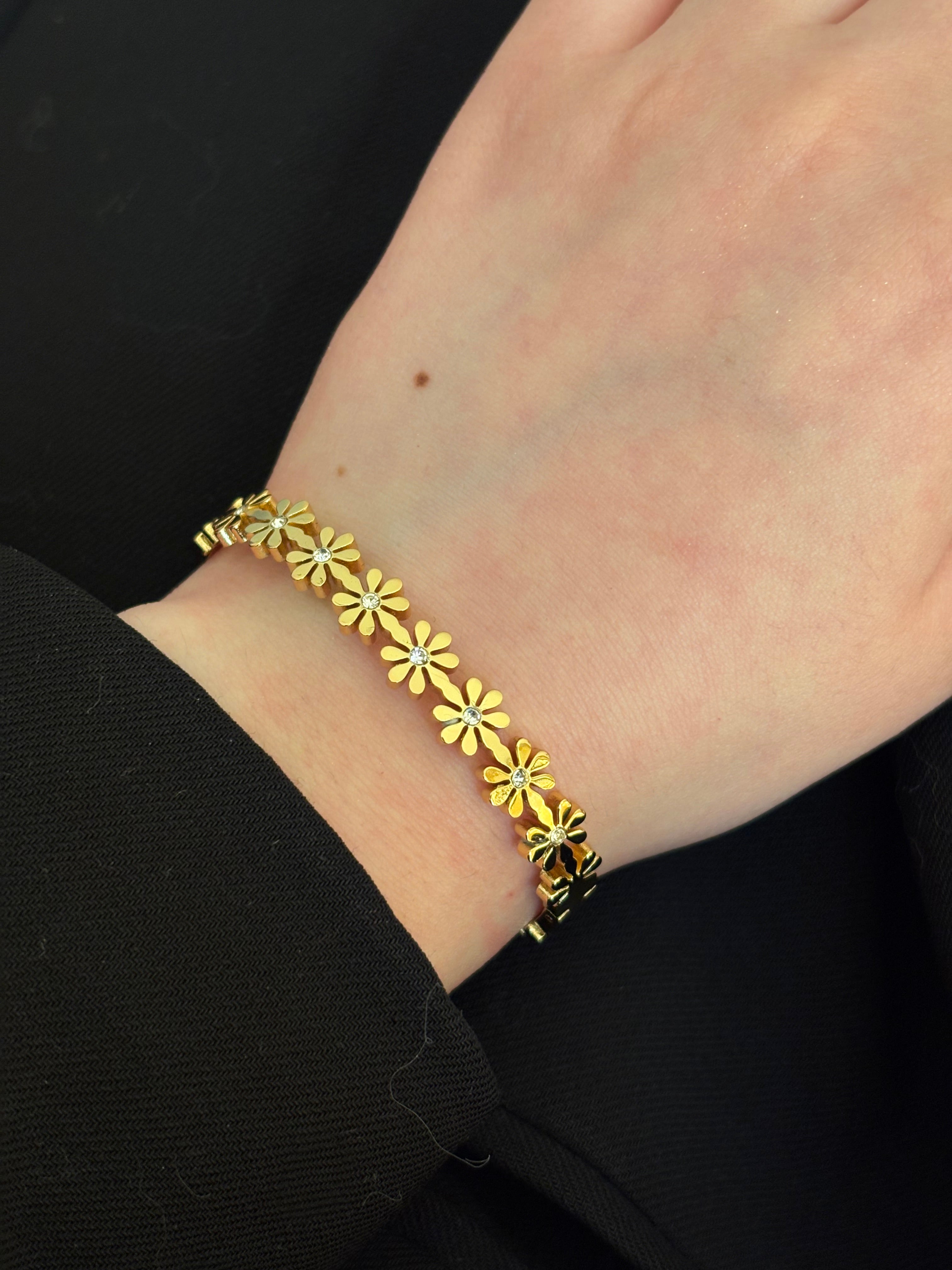 Dainty Daisy bracelet (baby size)