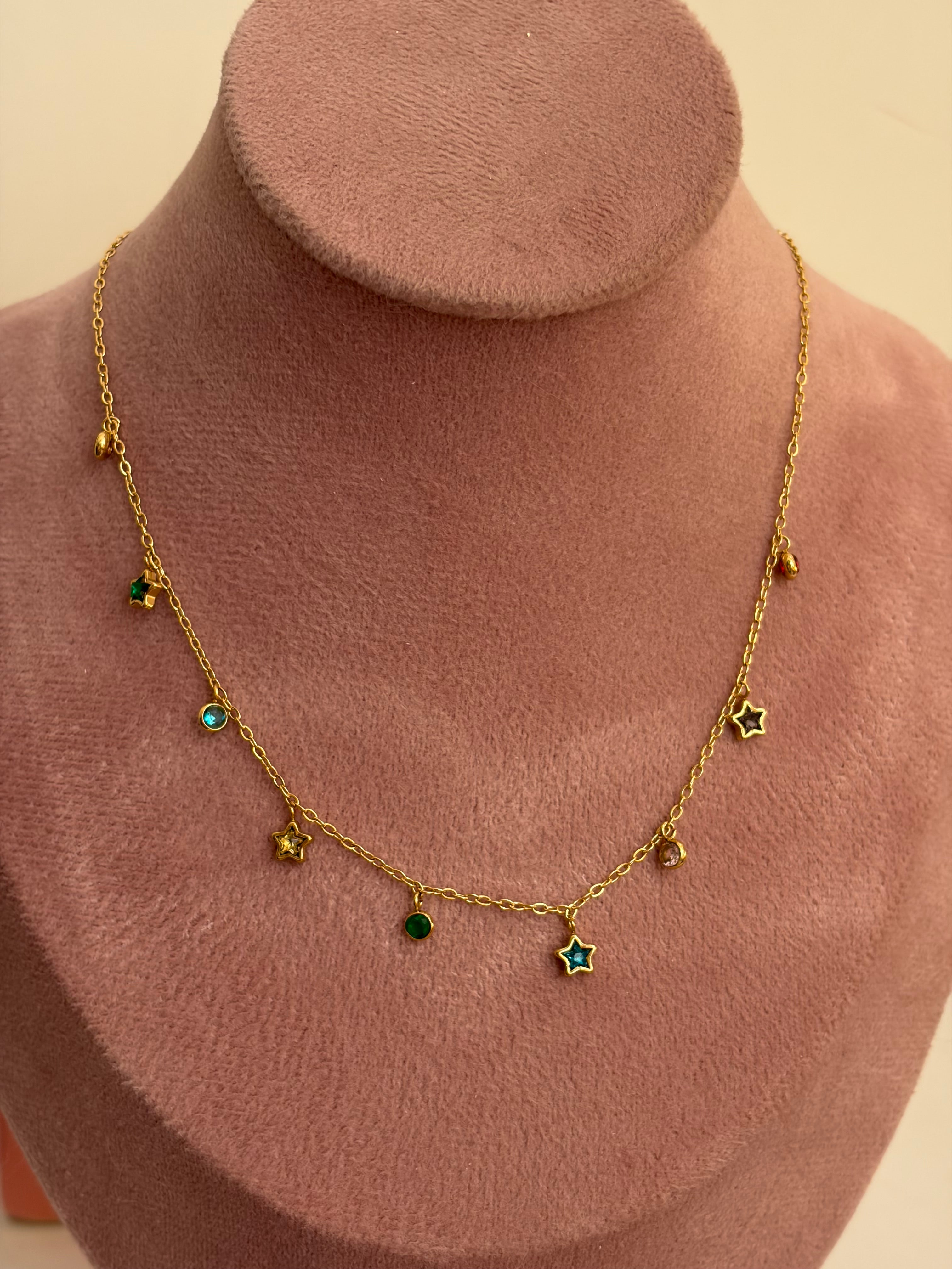 Dainty star necklace
