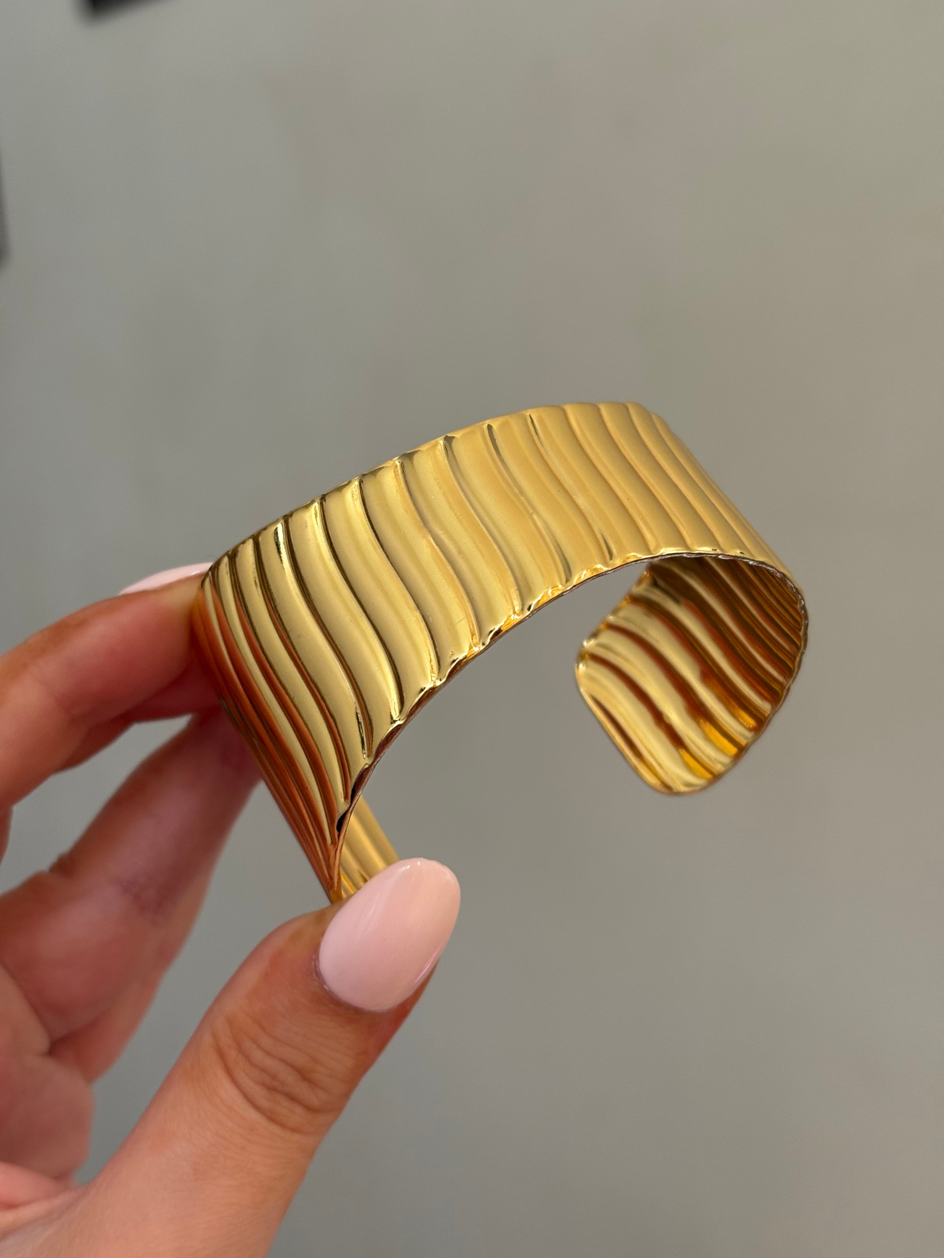 Roman cuff