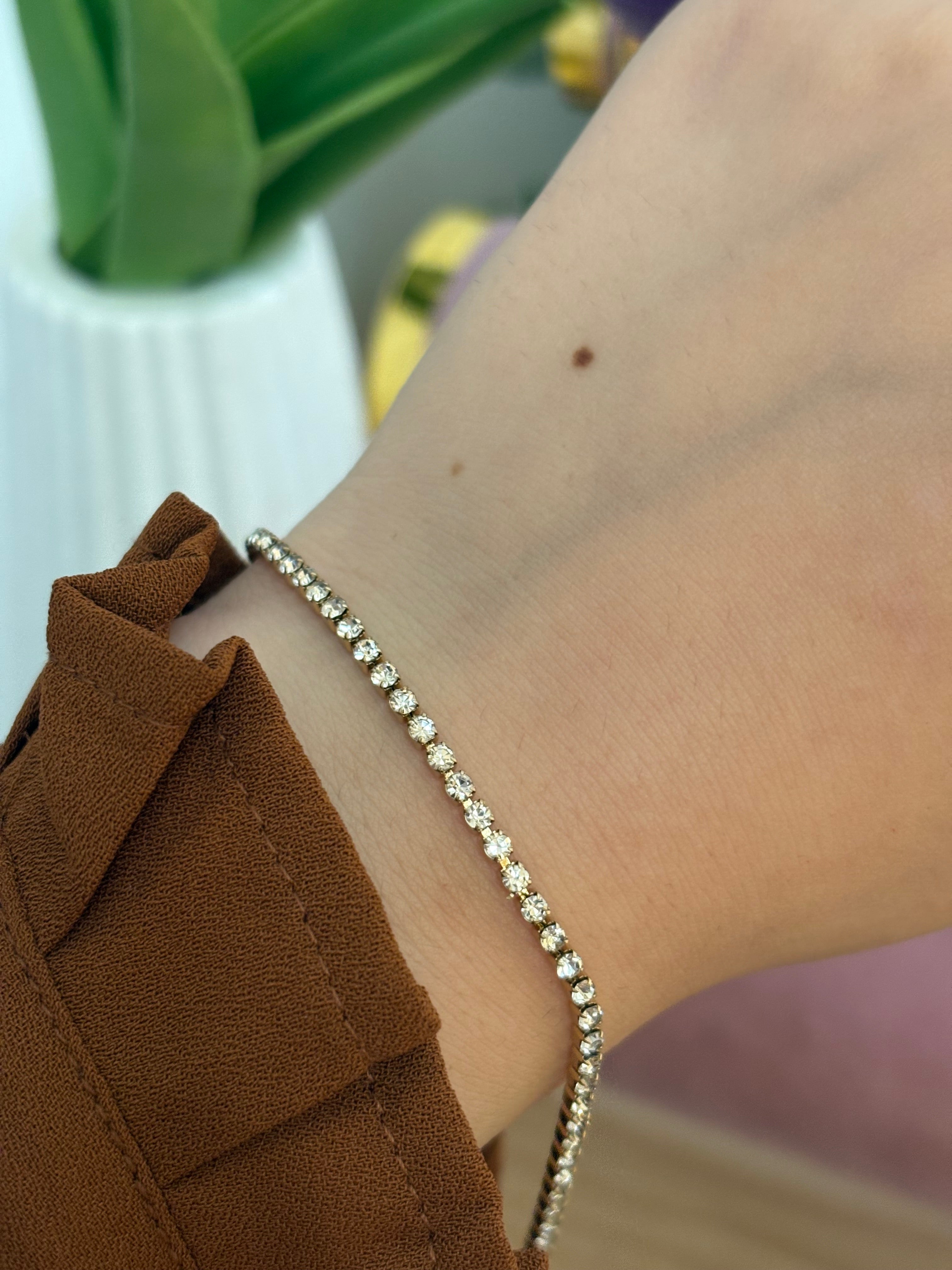 Minimal tennis bracelet