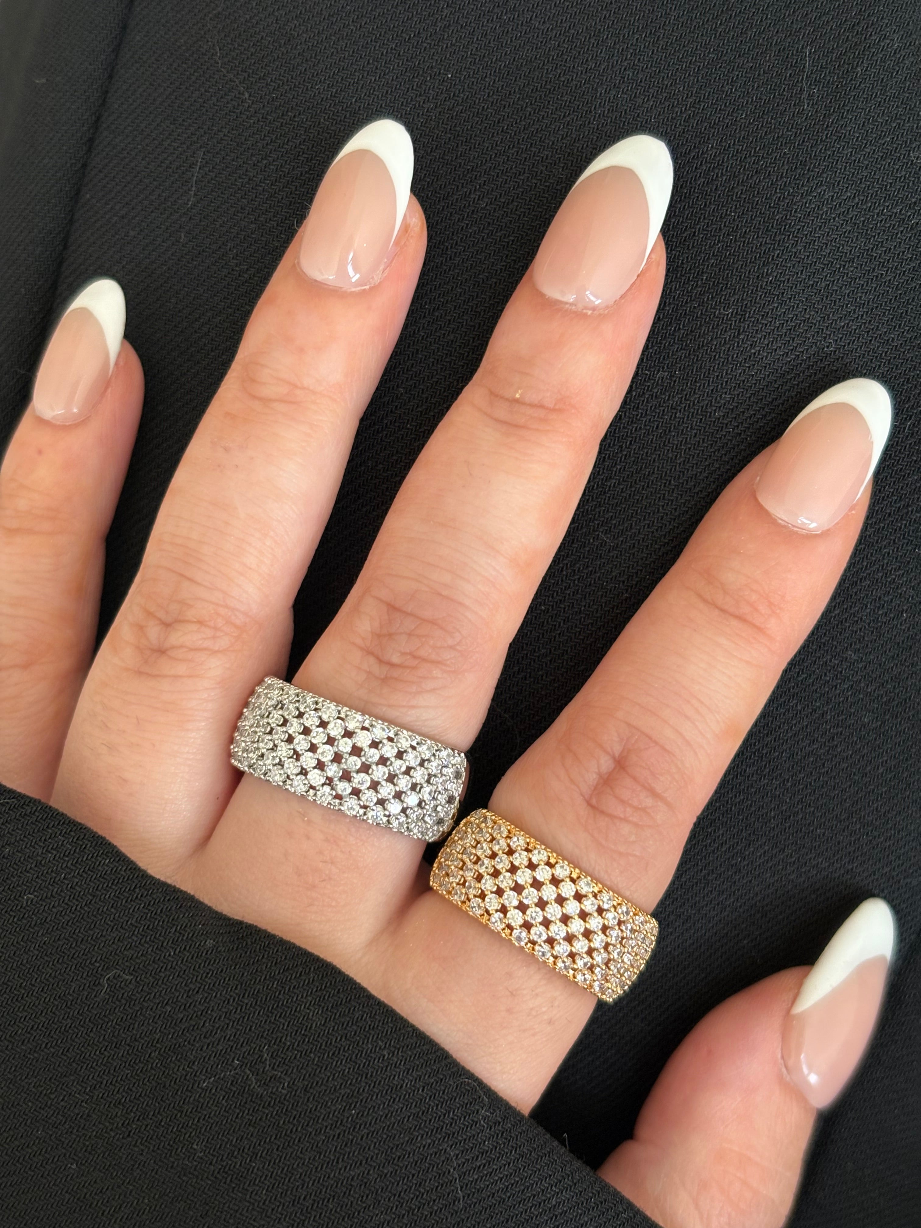 Amo luxe ring