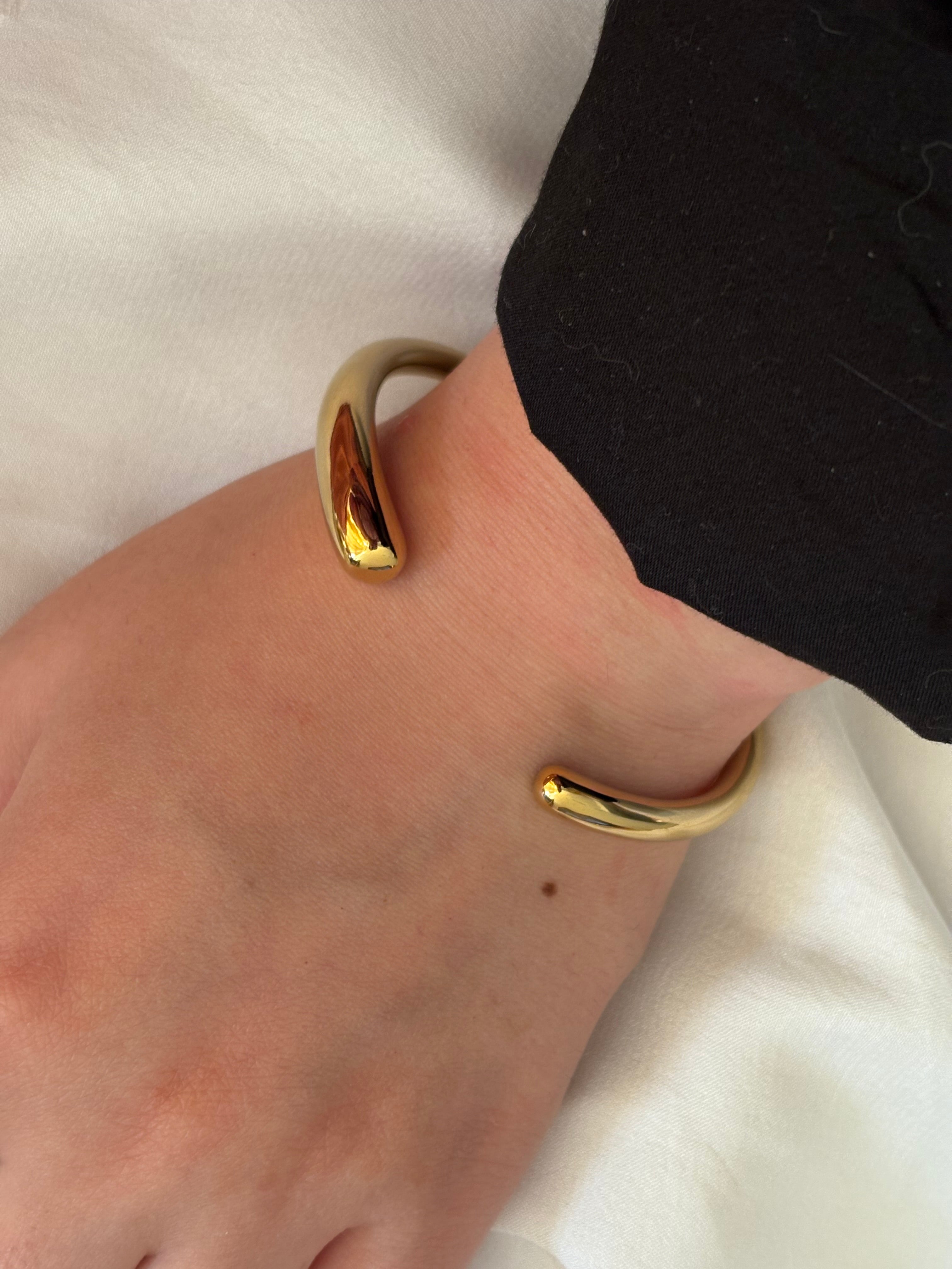 Hunt cuff