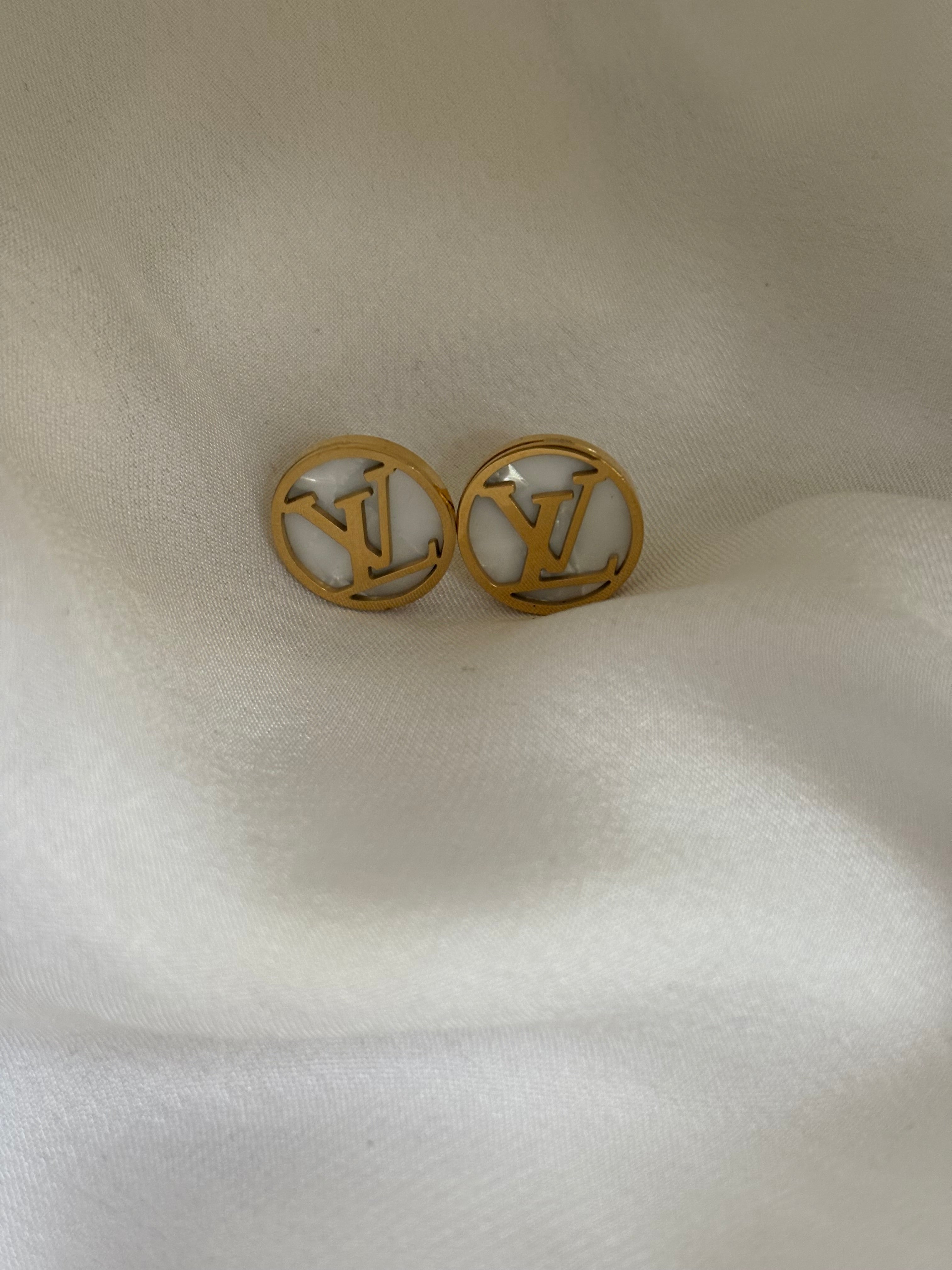 Lv studs