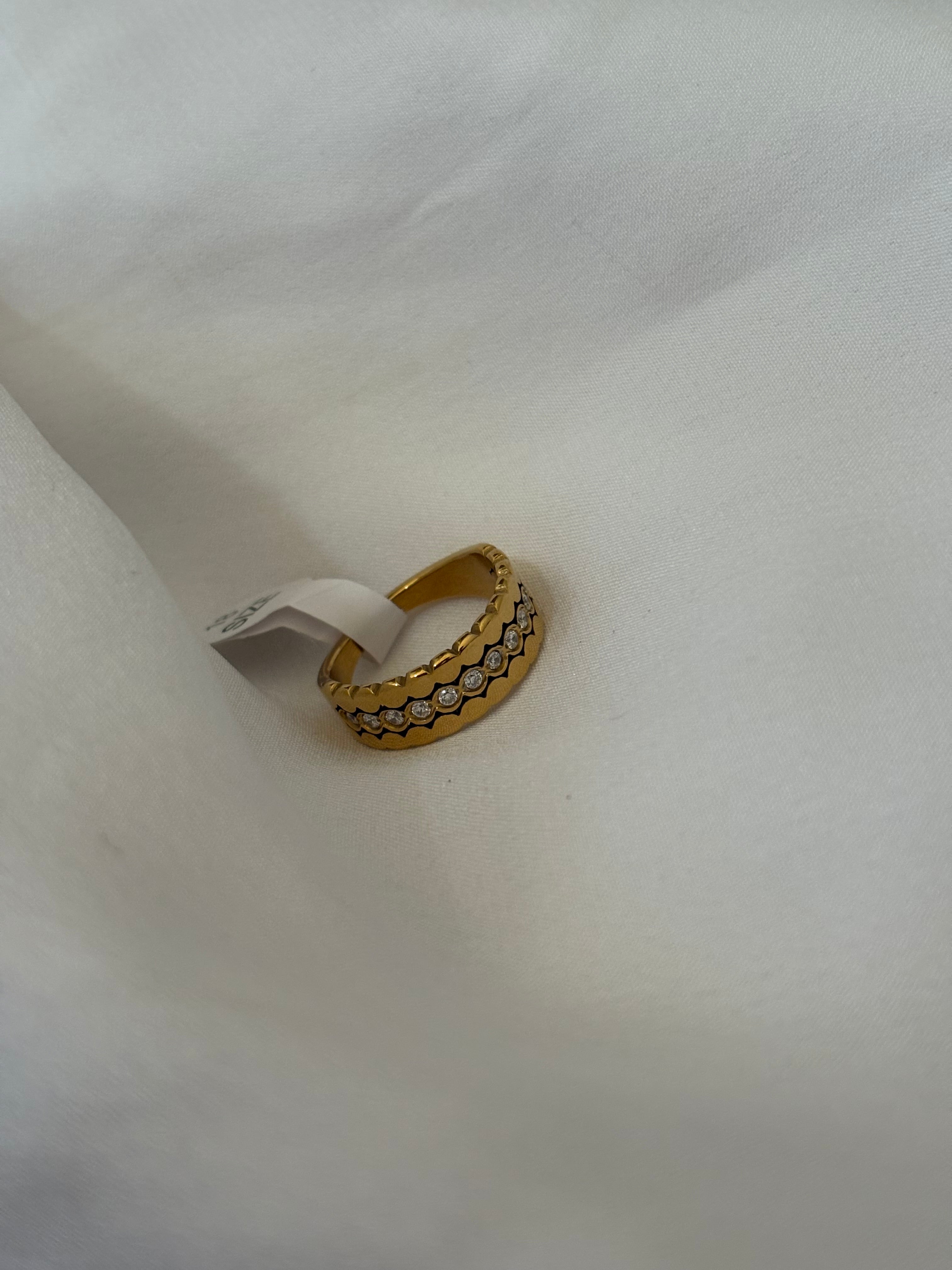 Goldie ring