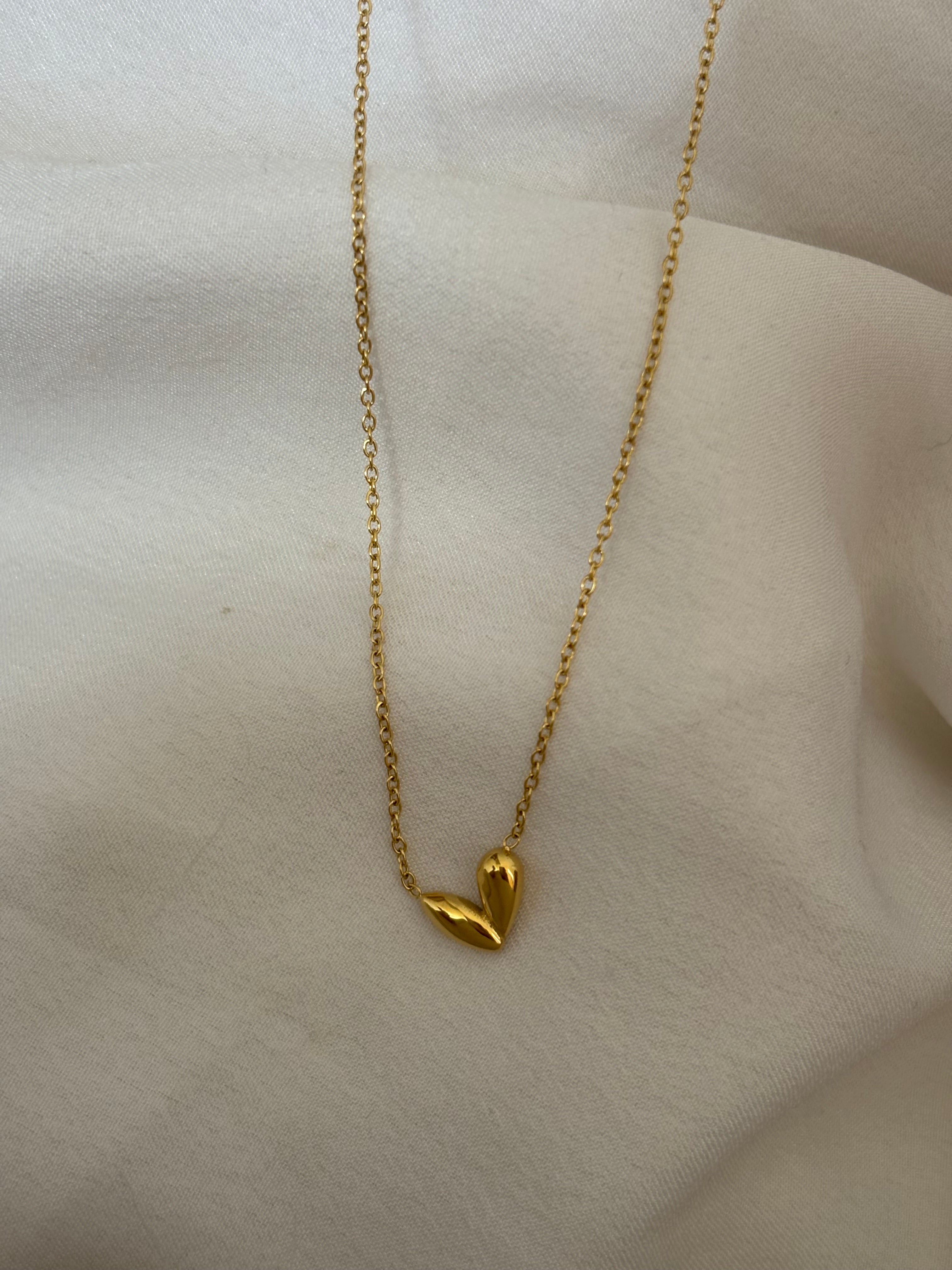 Dainty heart necklace