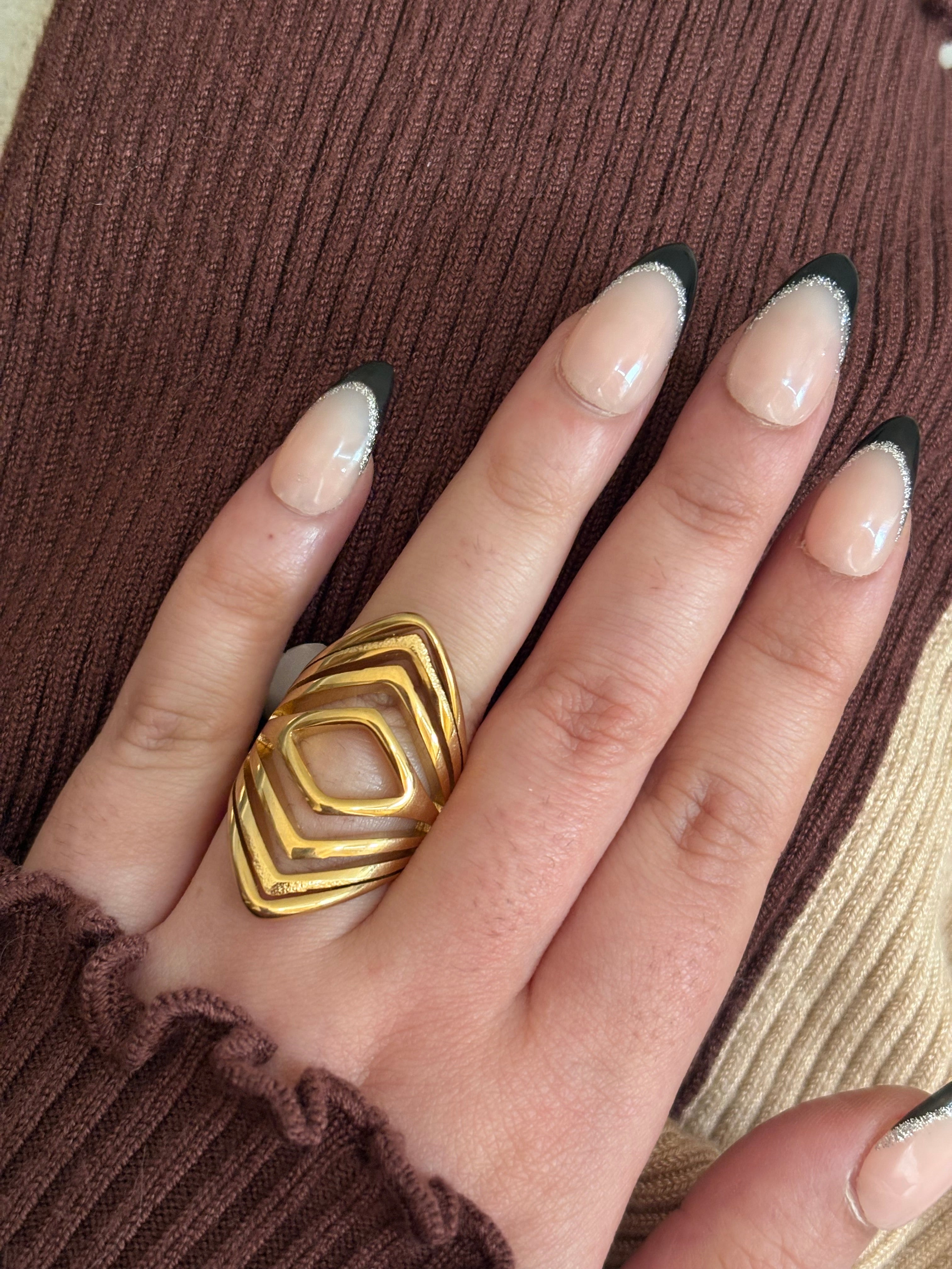 Queen ring