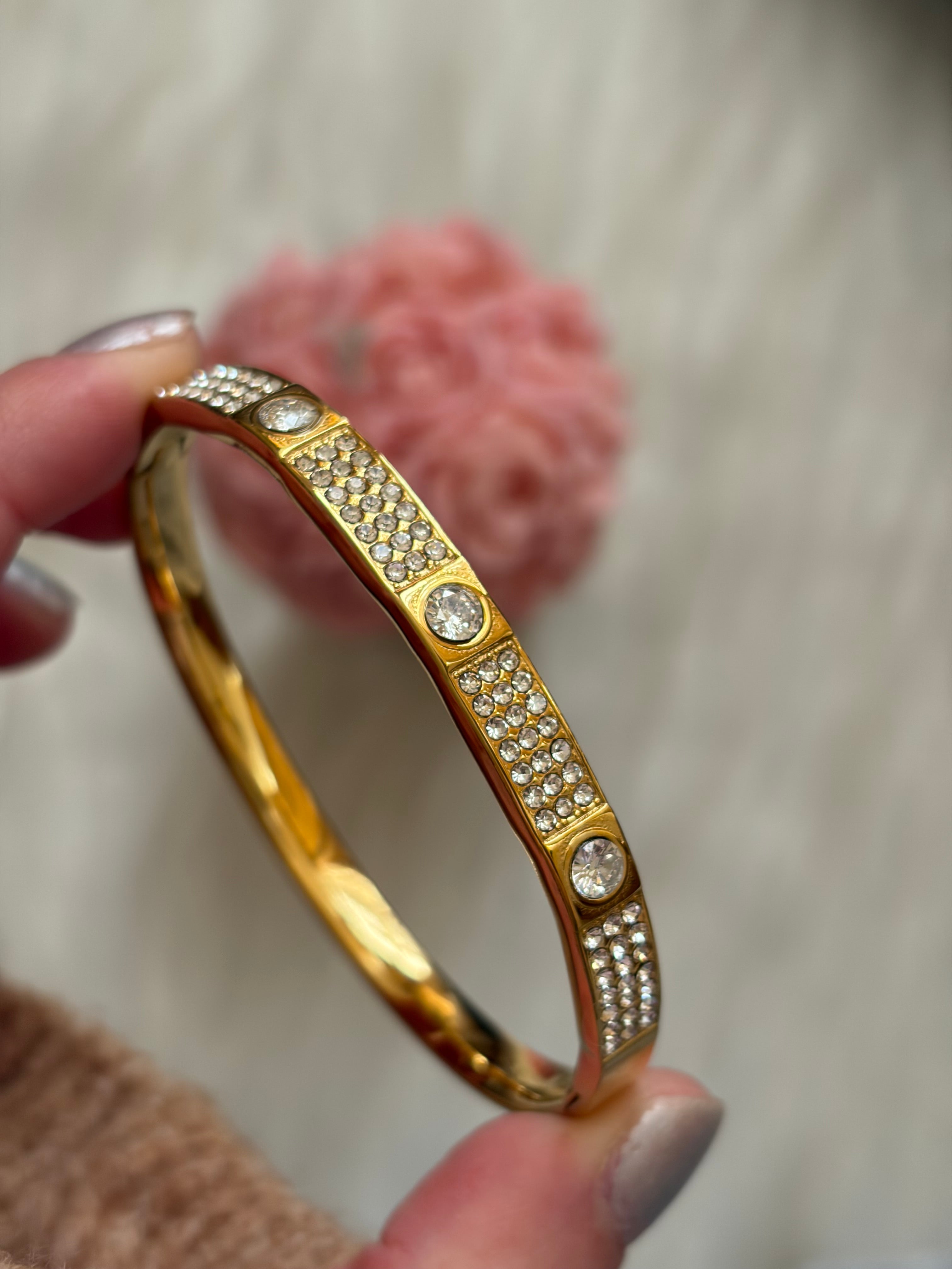 Love studded bracelet