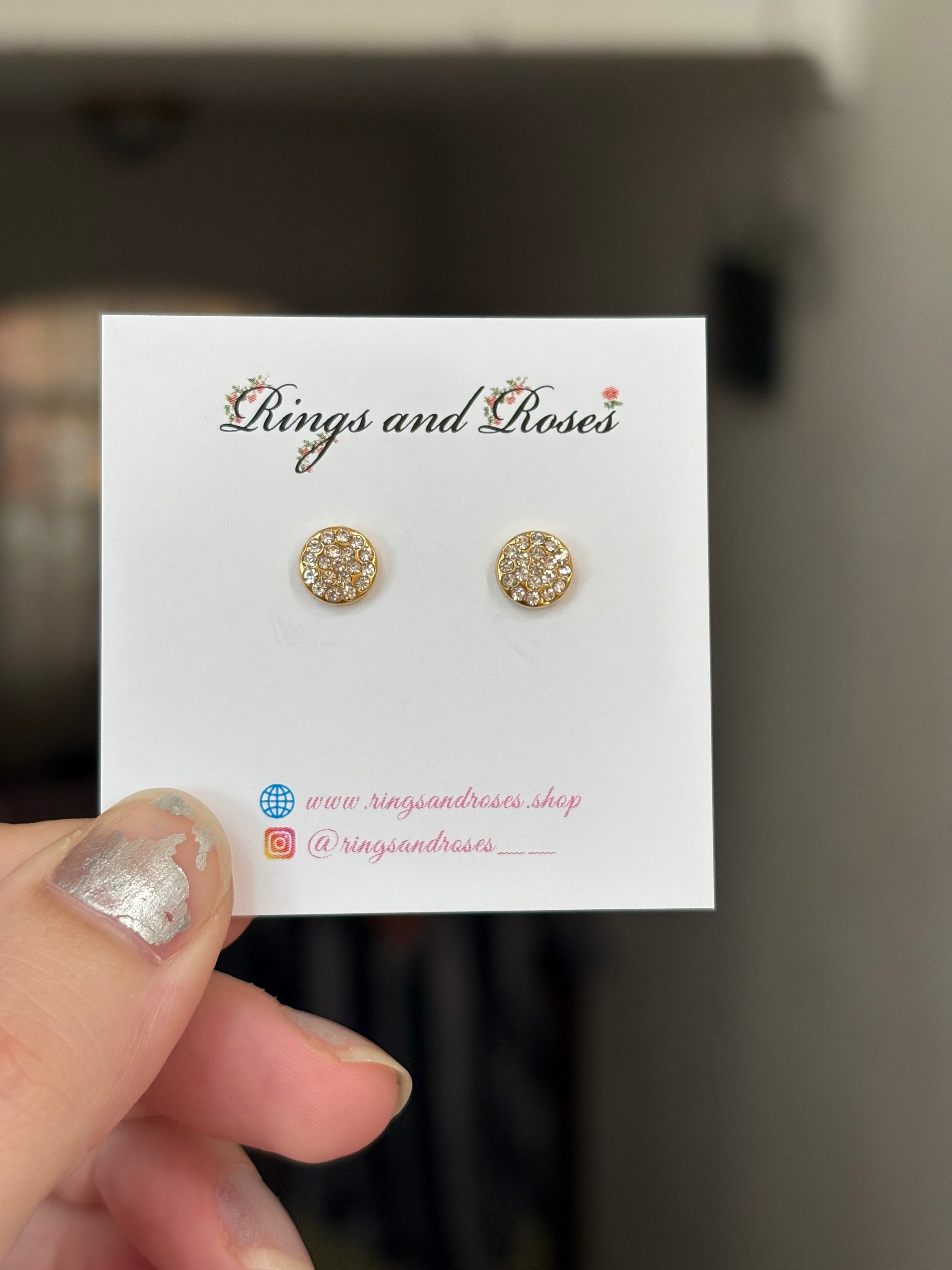 Circle stud