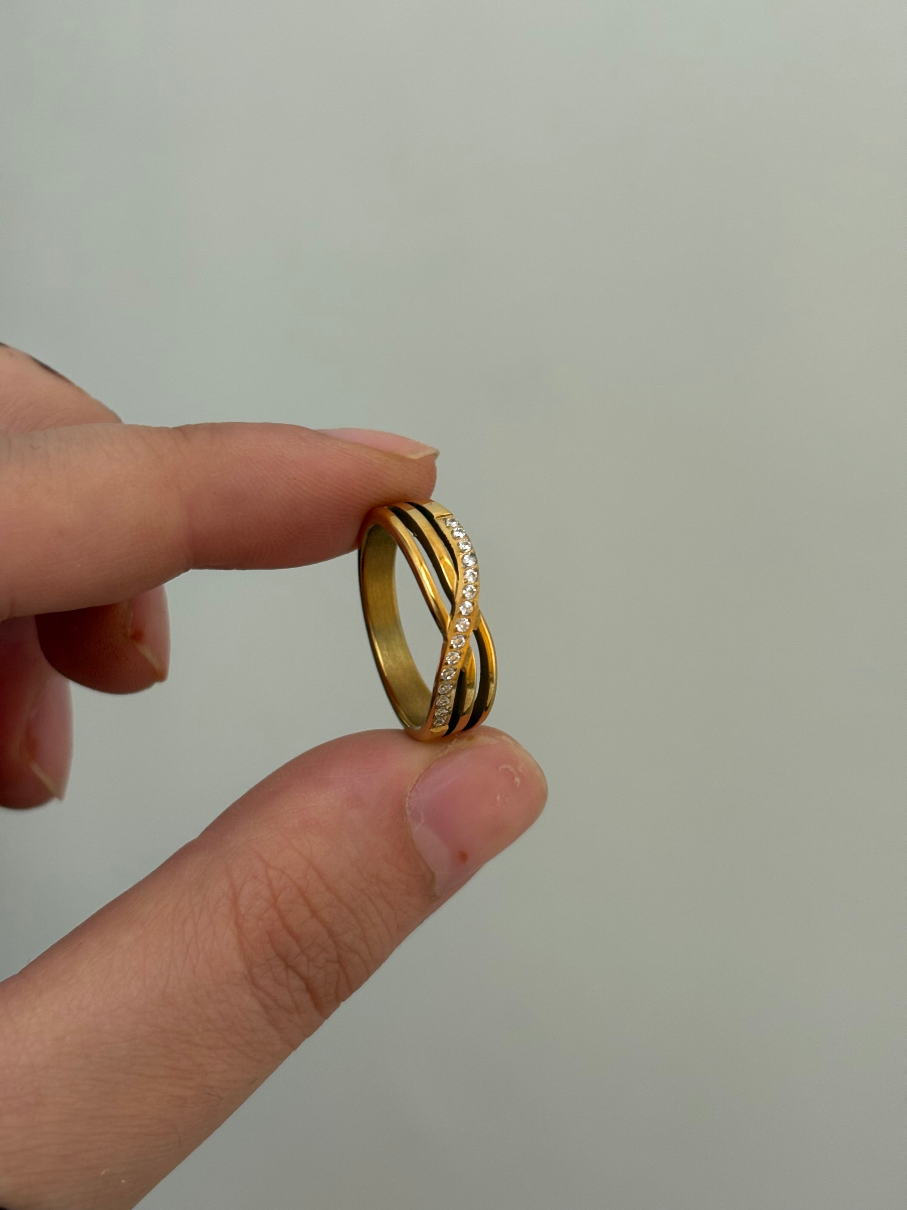 Infinity ring