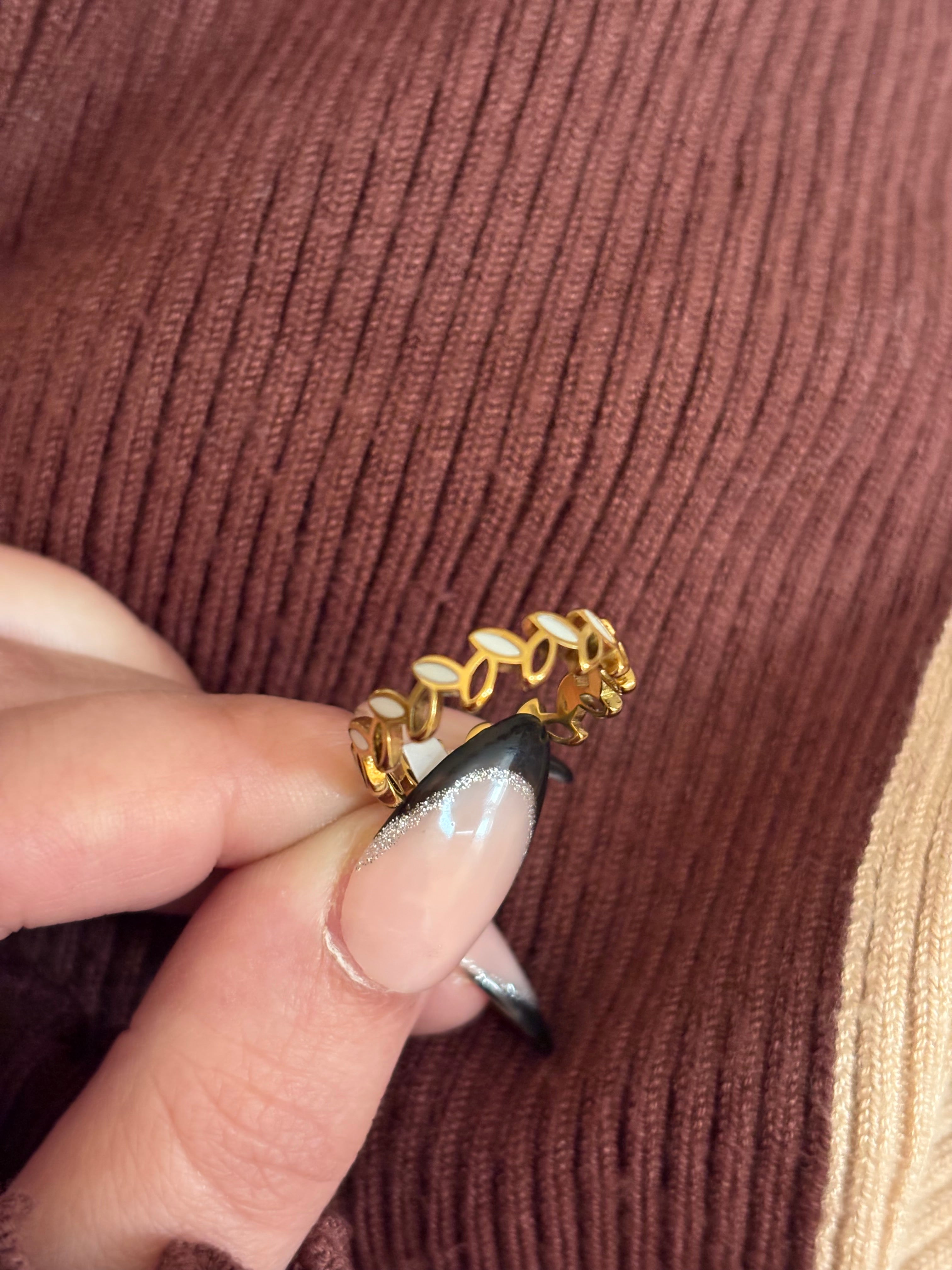 Leaf ring