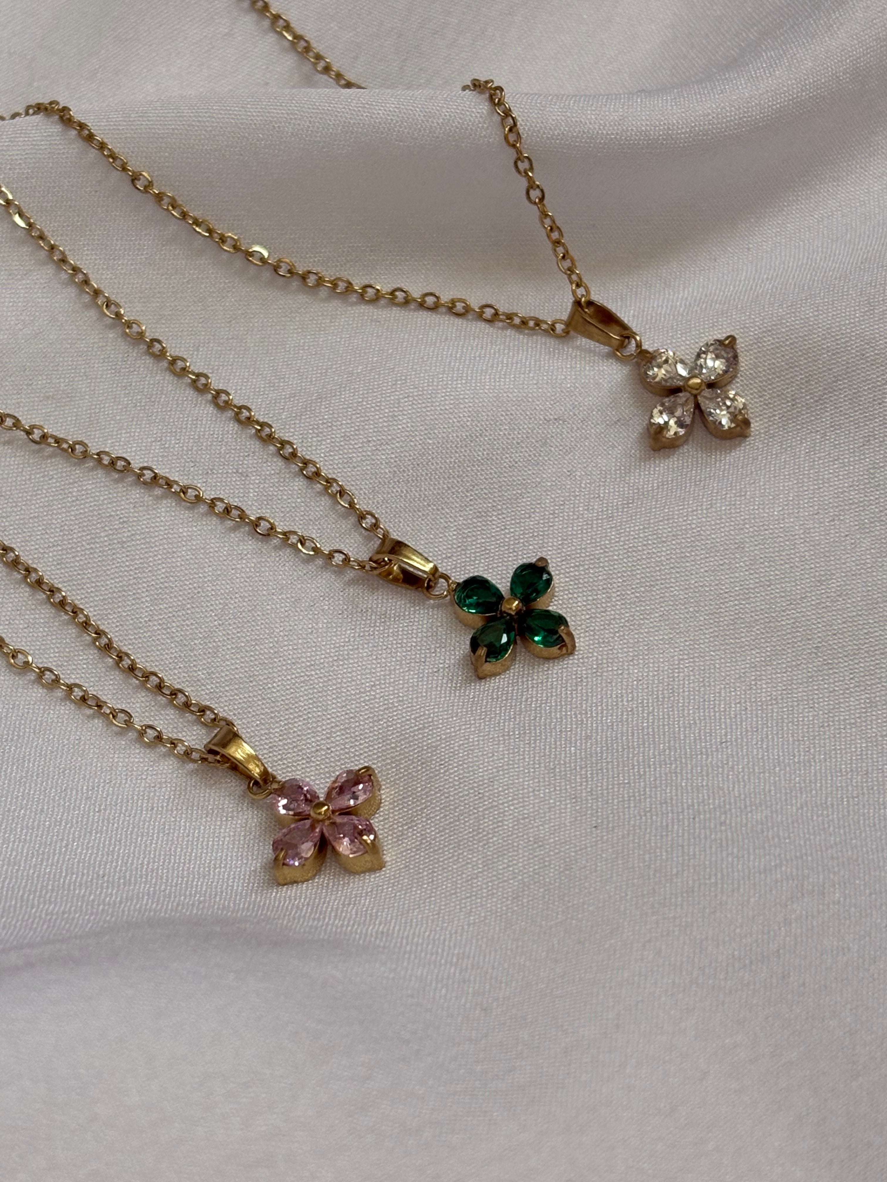 Dainty flower necklace
