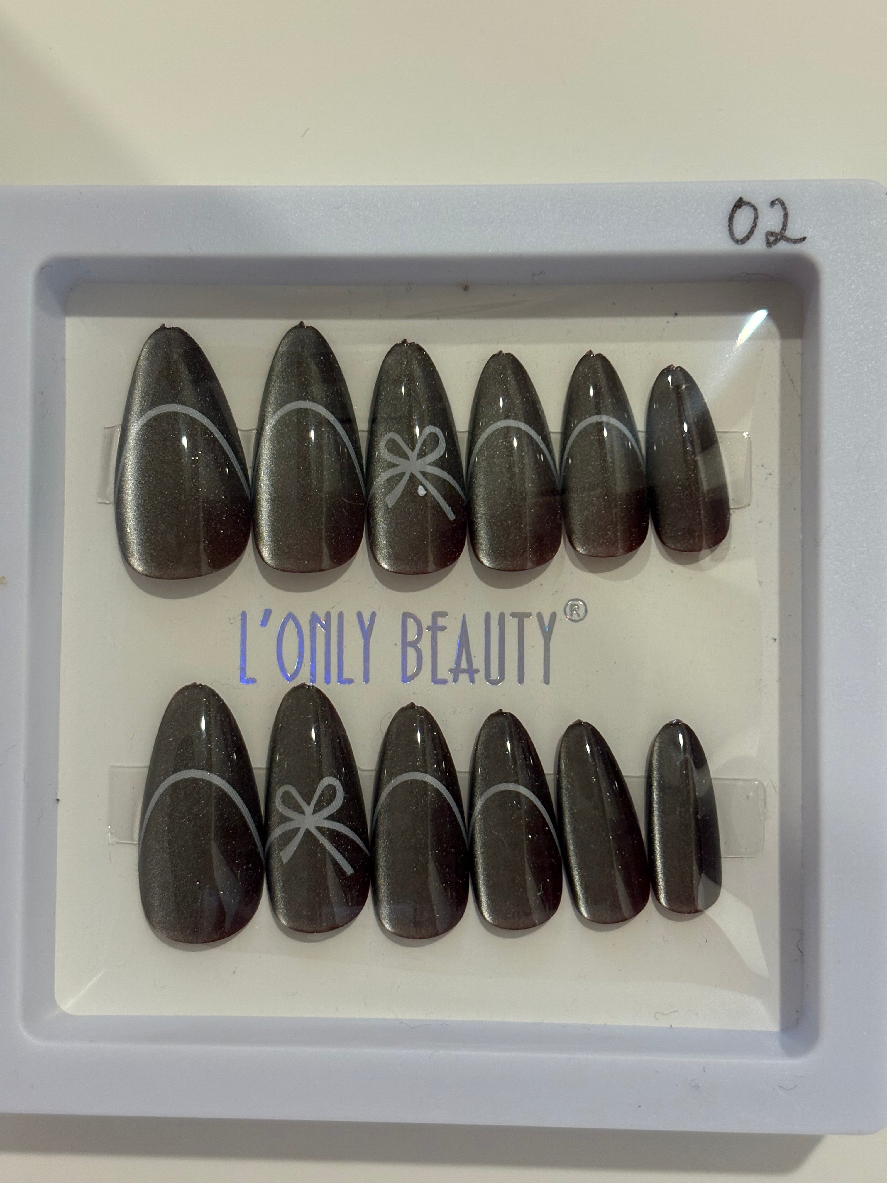 Bow cateye nails