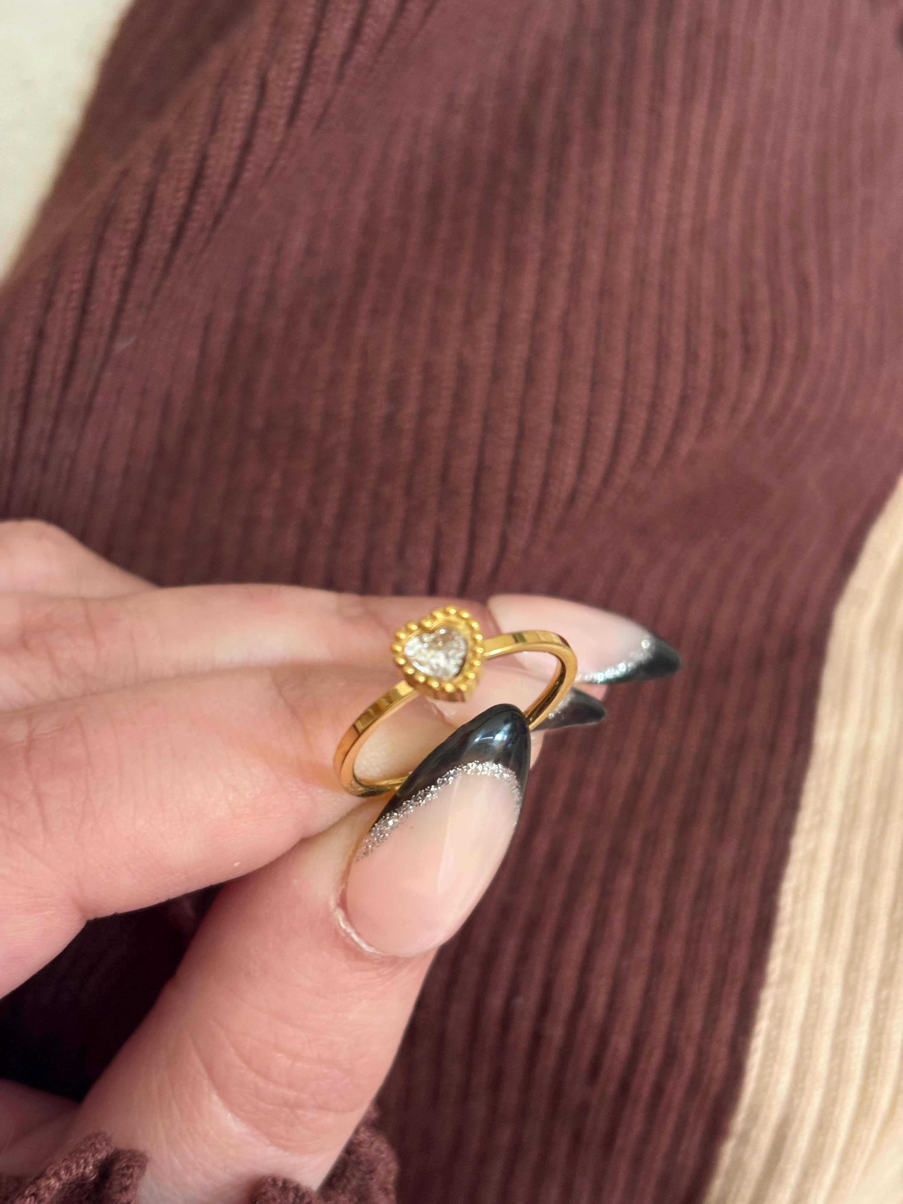 Minimal heart ring
