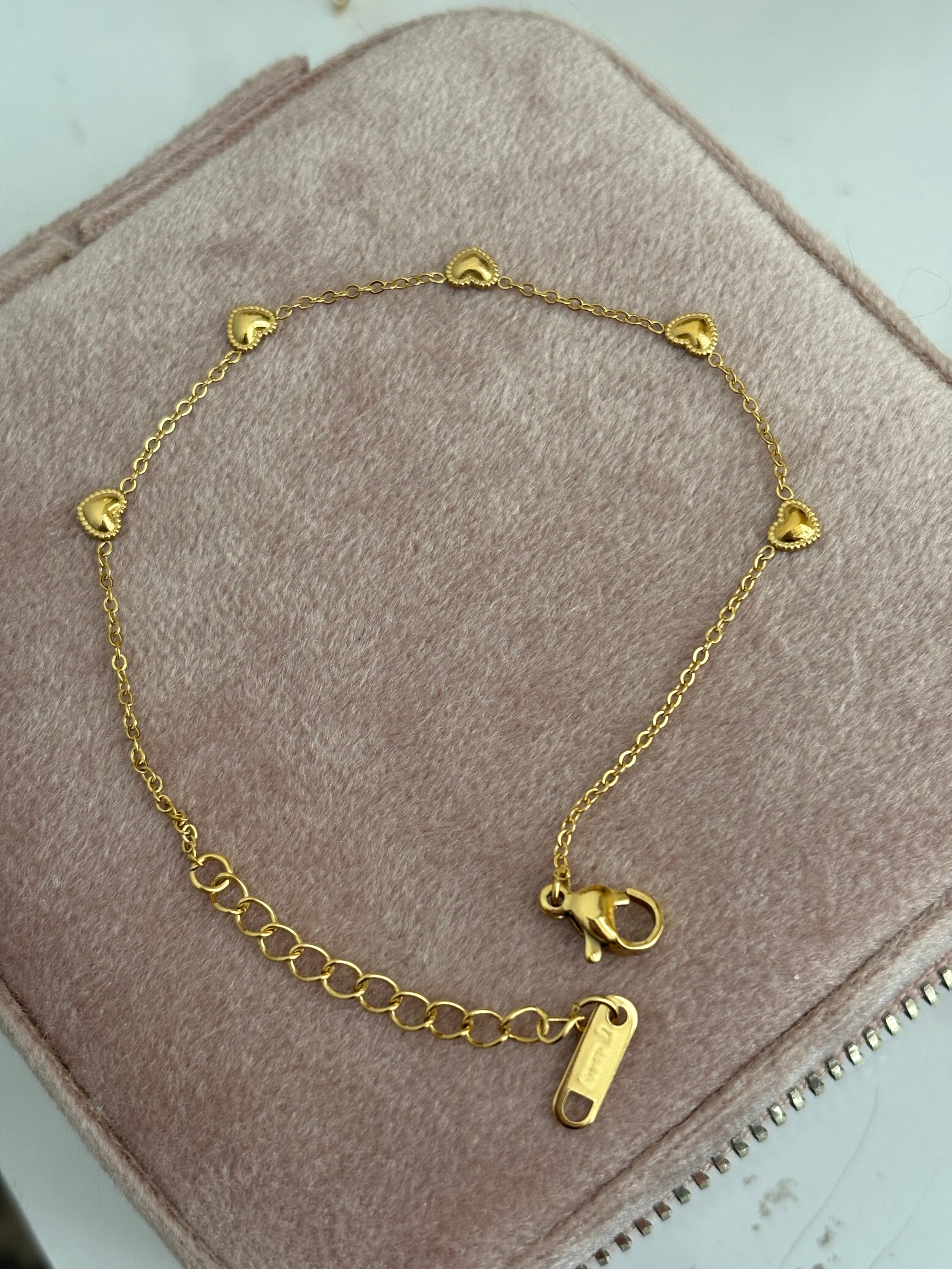 Minimal heart bracelet