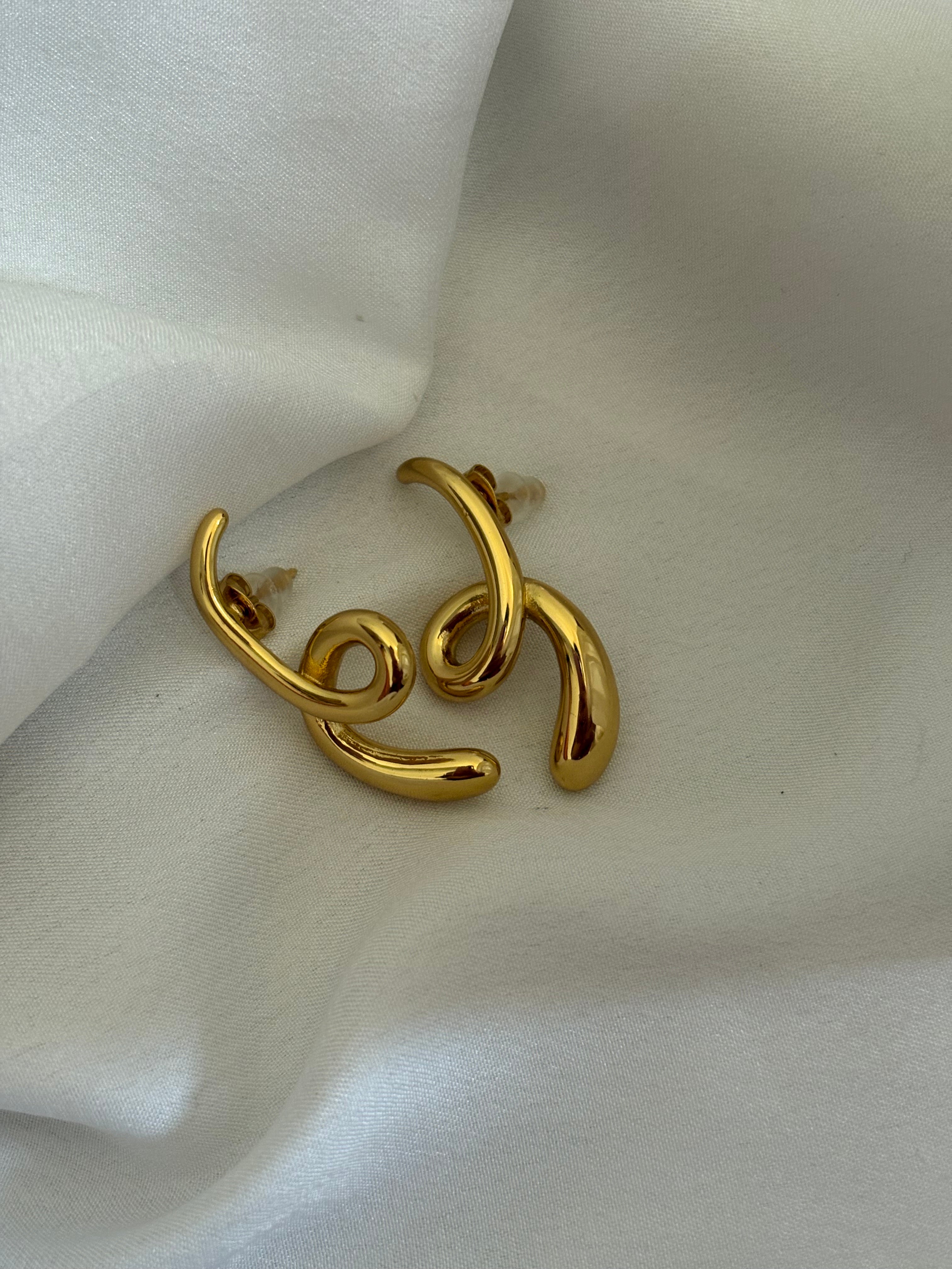 Curve earrings