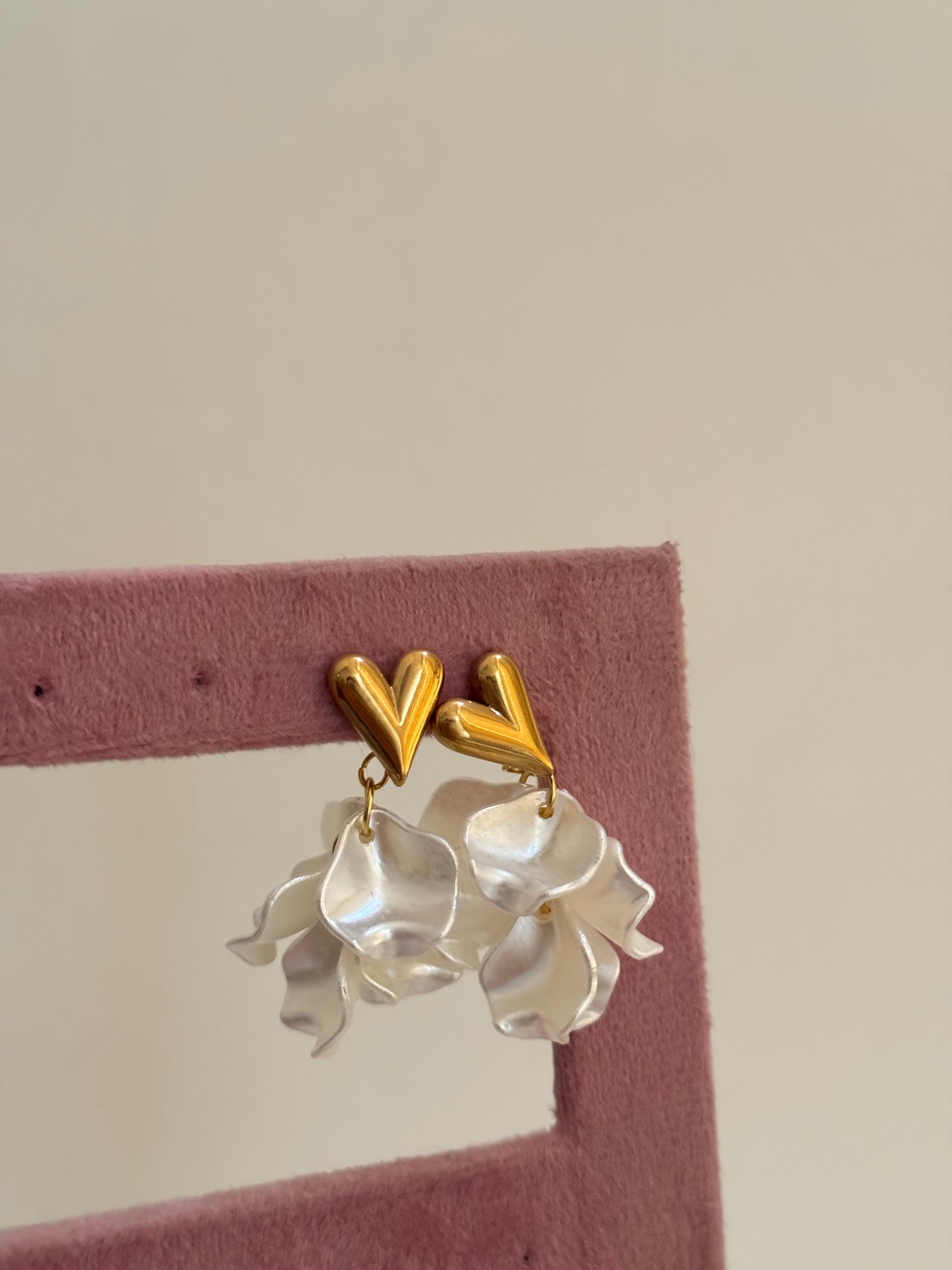 Heart shell earring