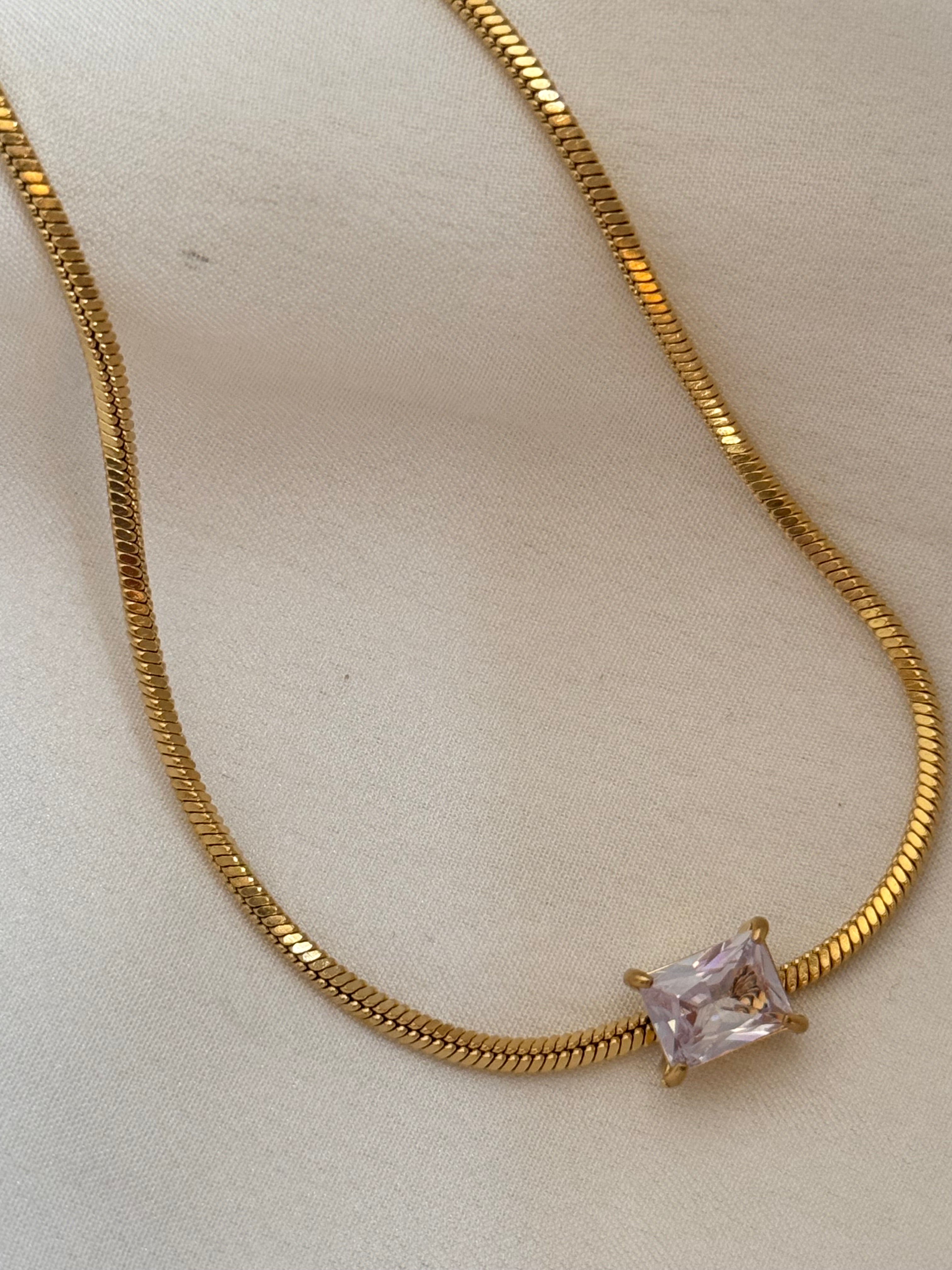 Solitaire necklace