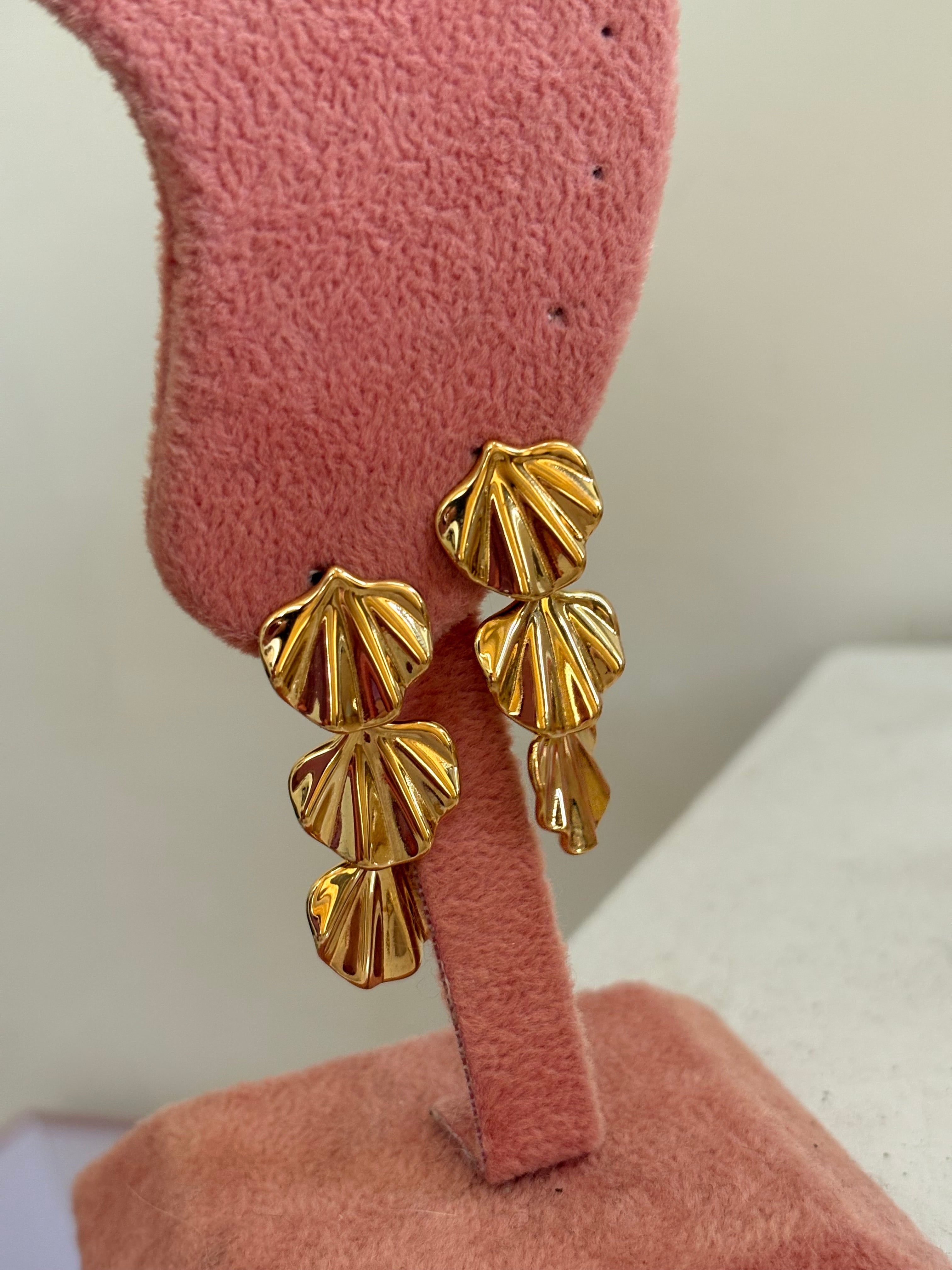 Shell earring