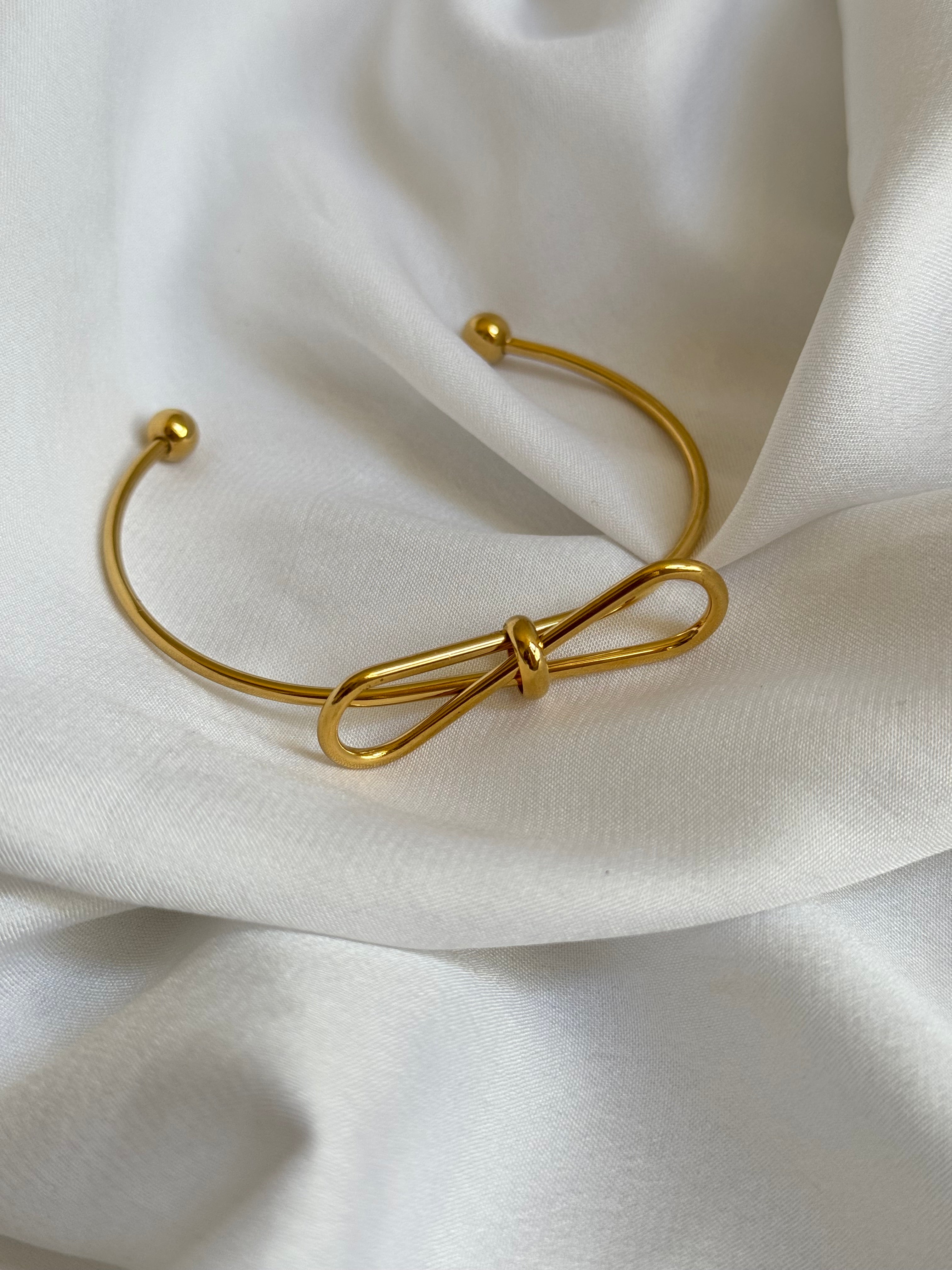 Ribbon cuff