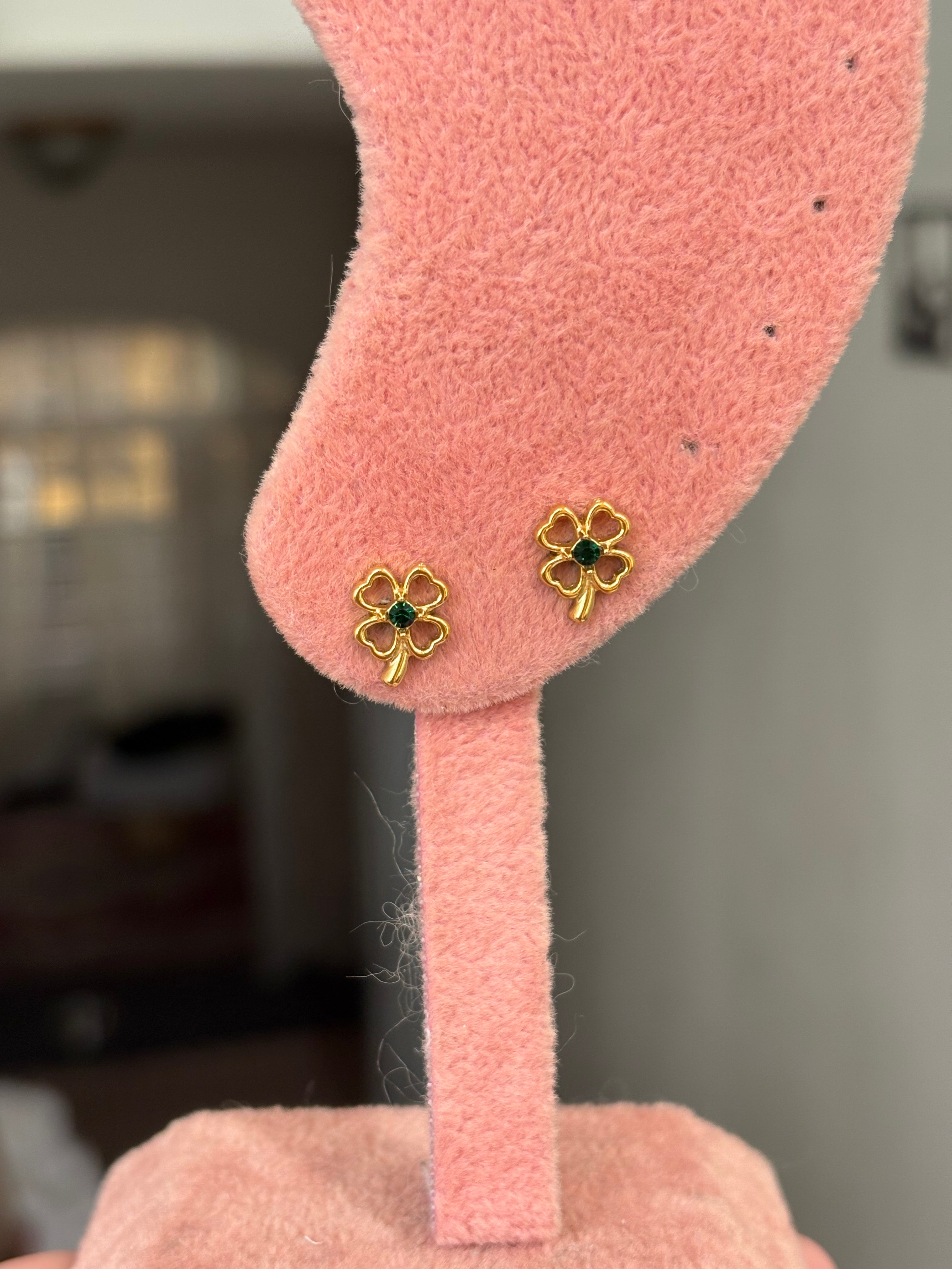 Clove stud