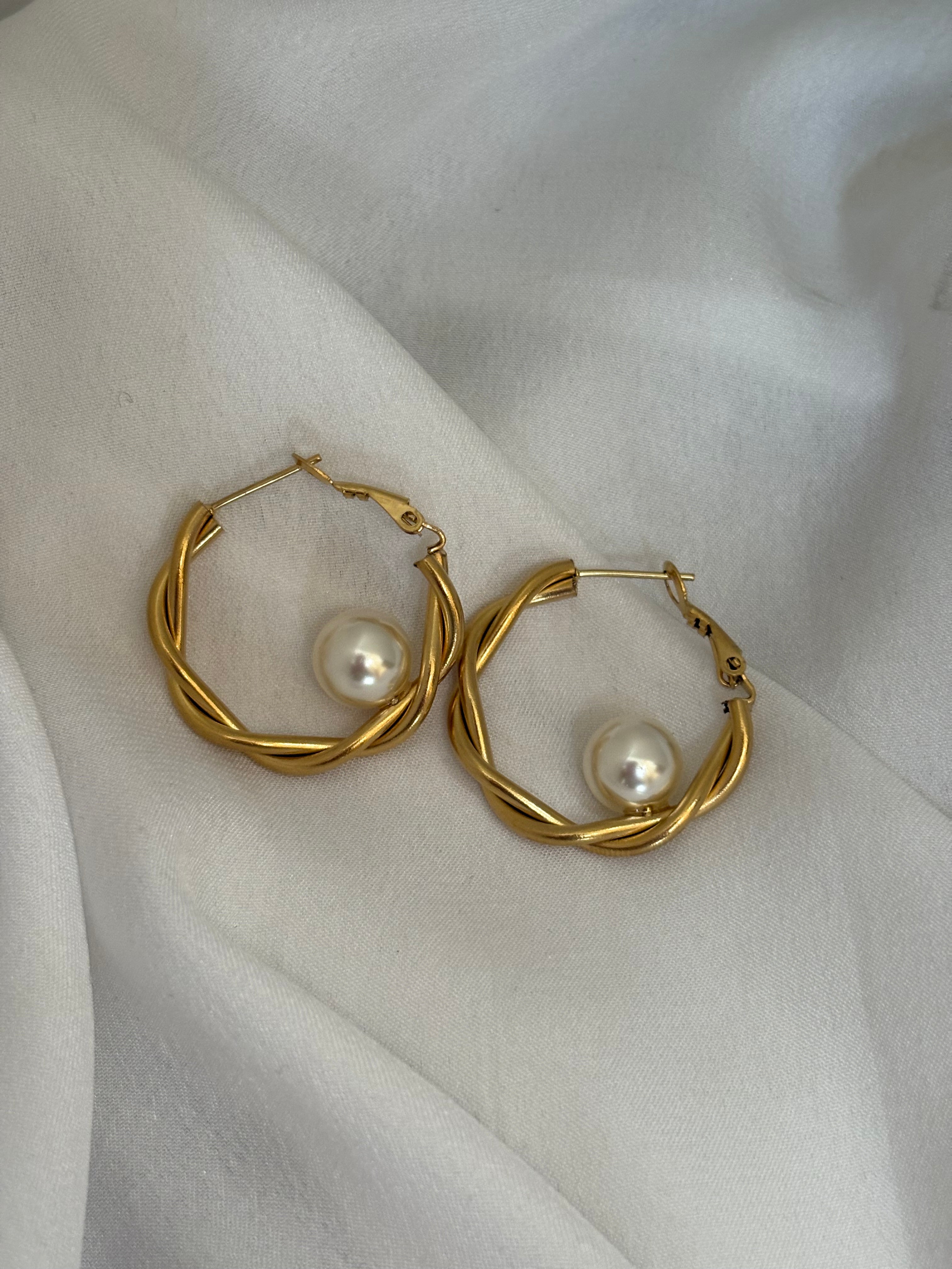 Twisted pearl hoop