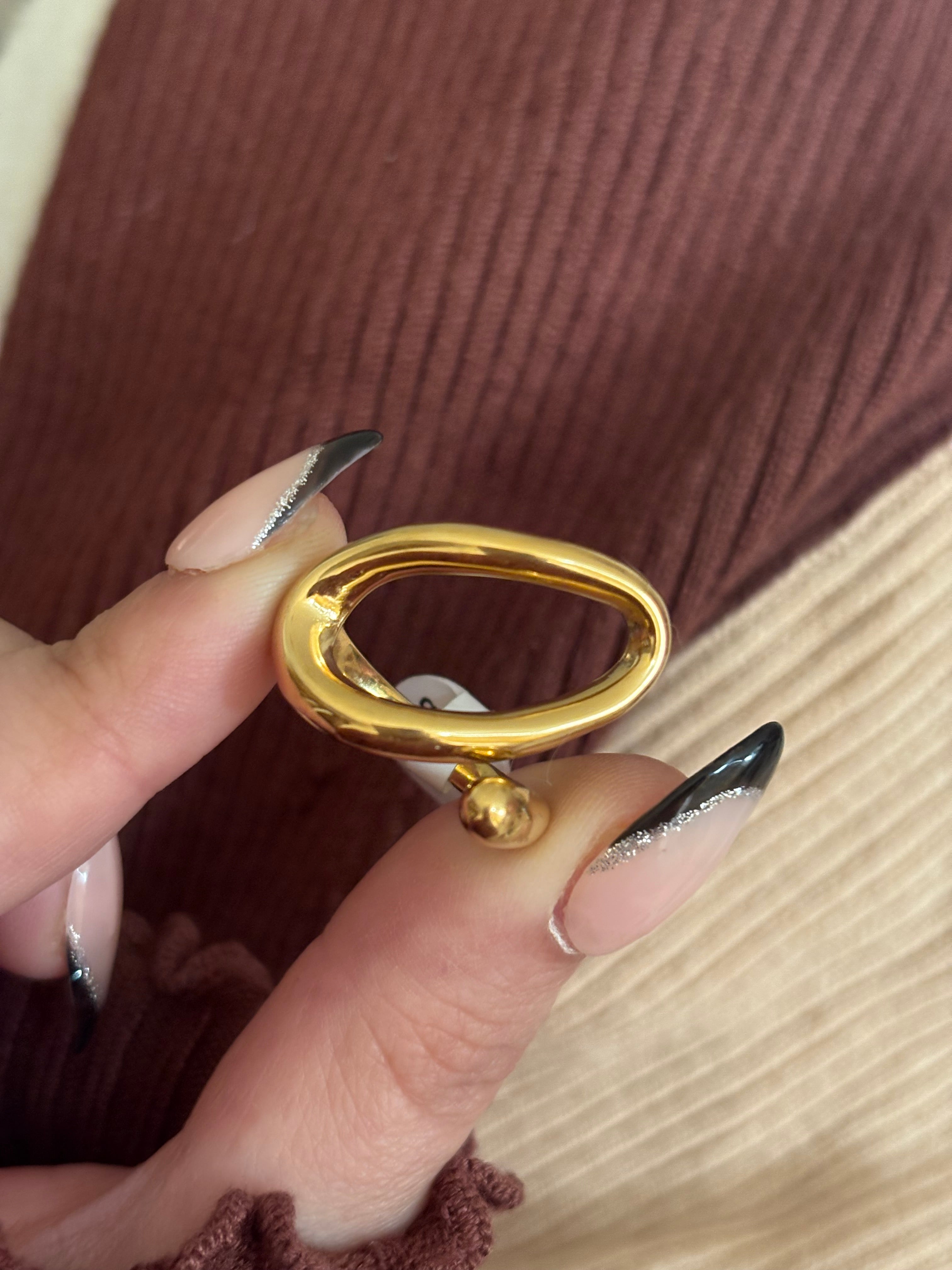 Bizz ring