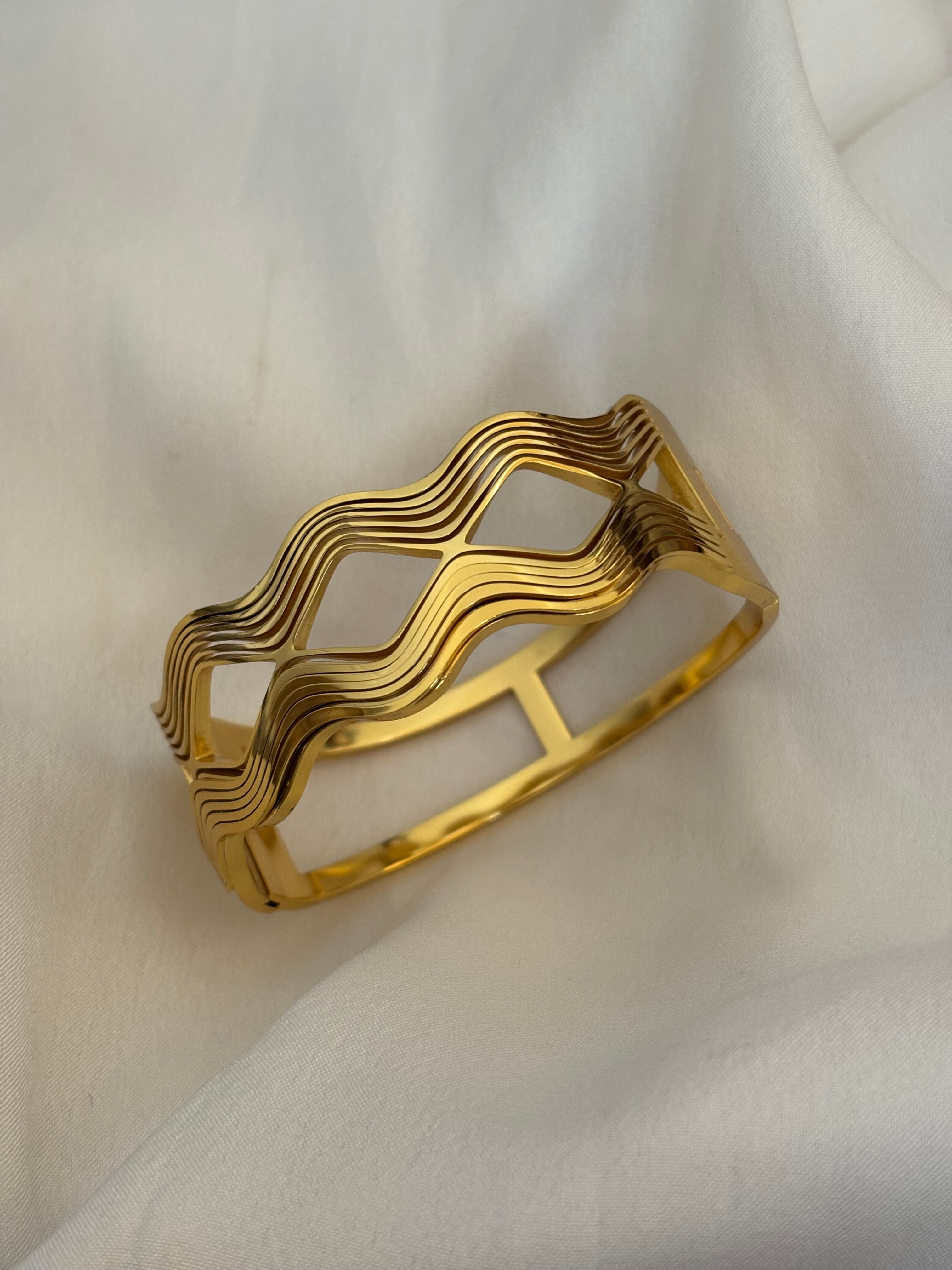 Wavy bracelet