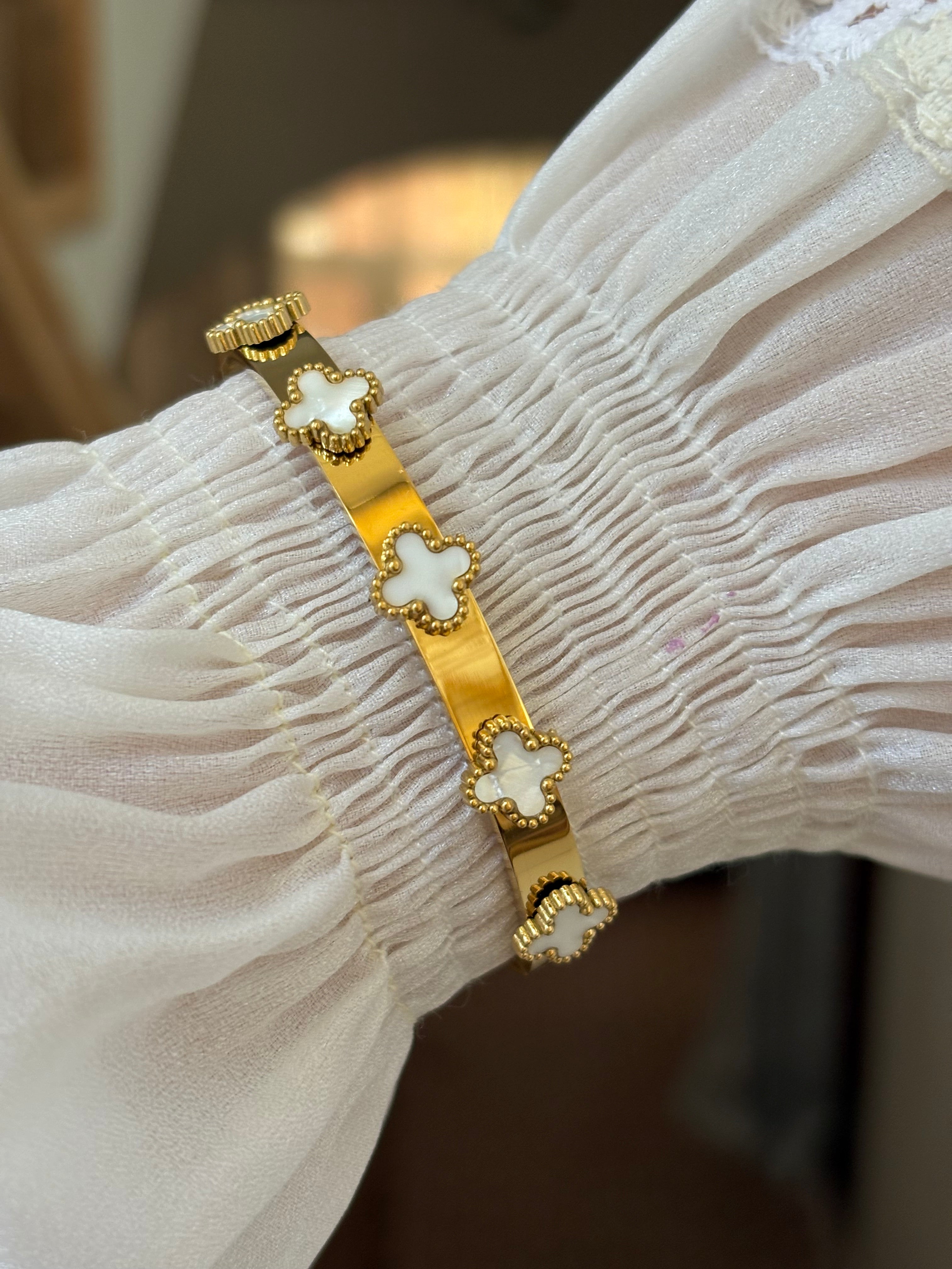 Clover bracelet
