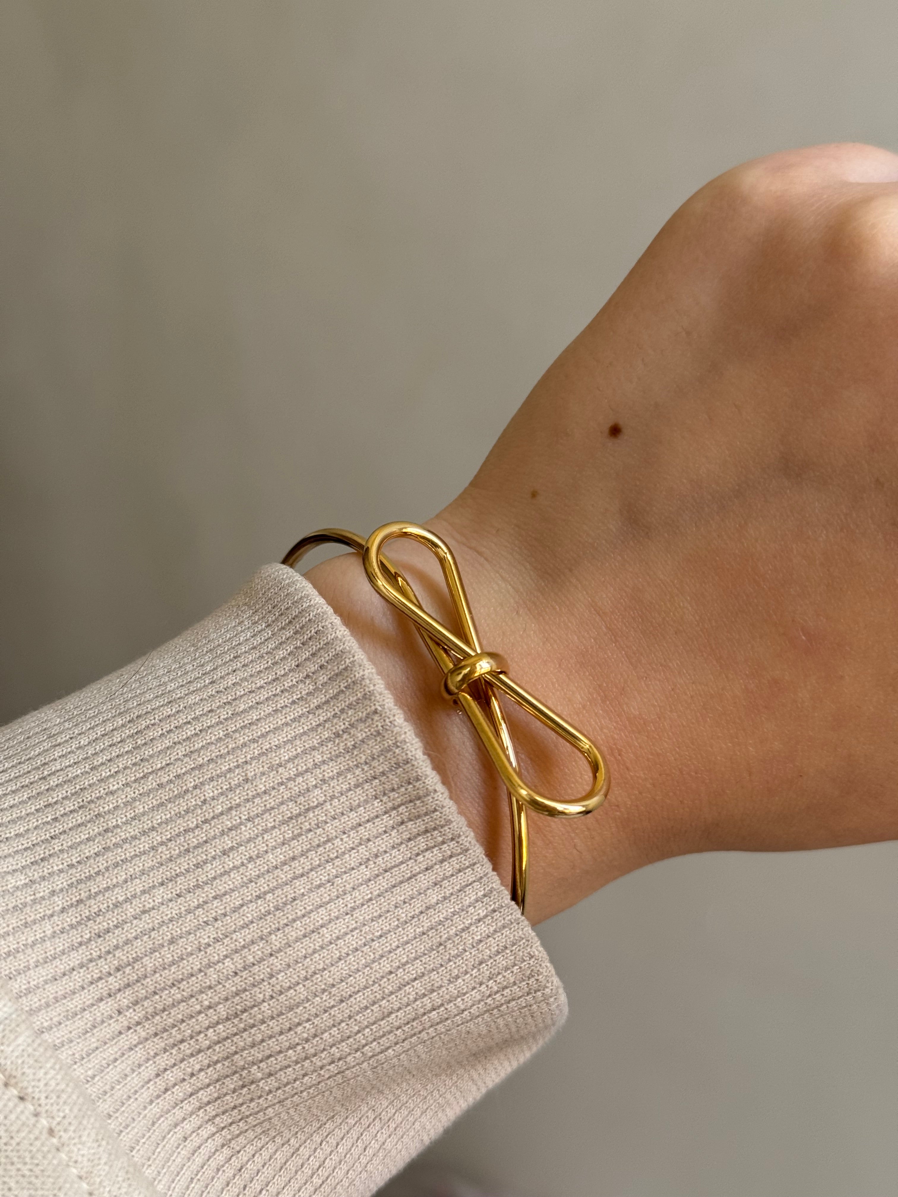 Ribbon cuff