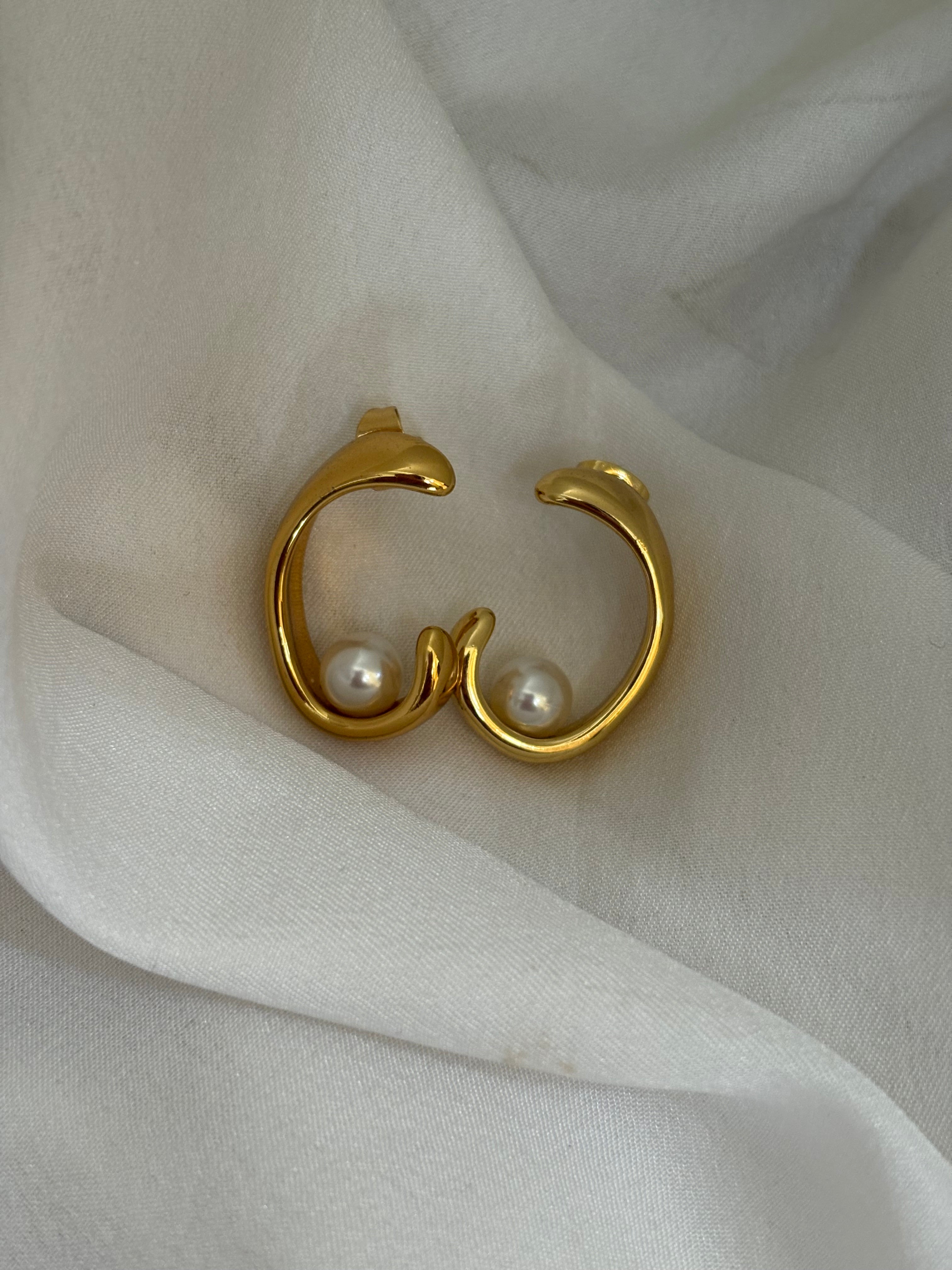Pearl C earring