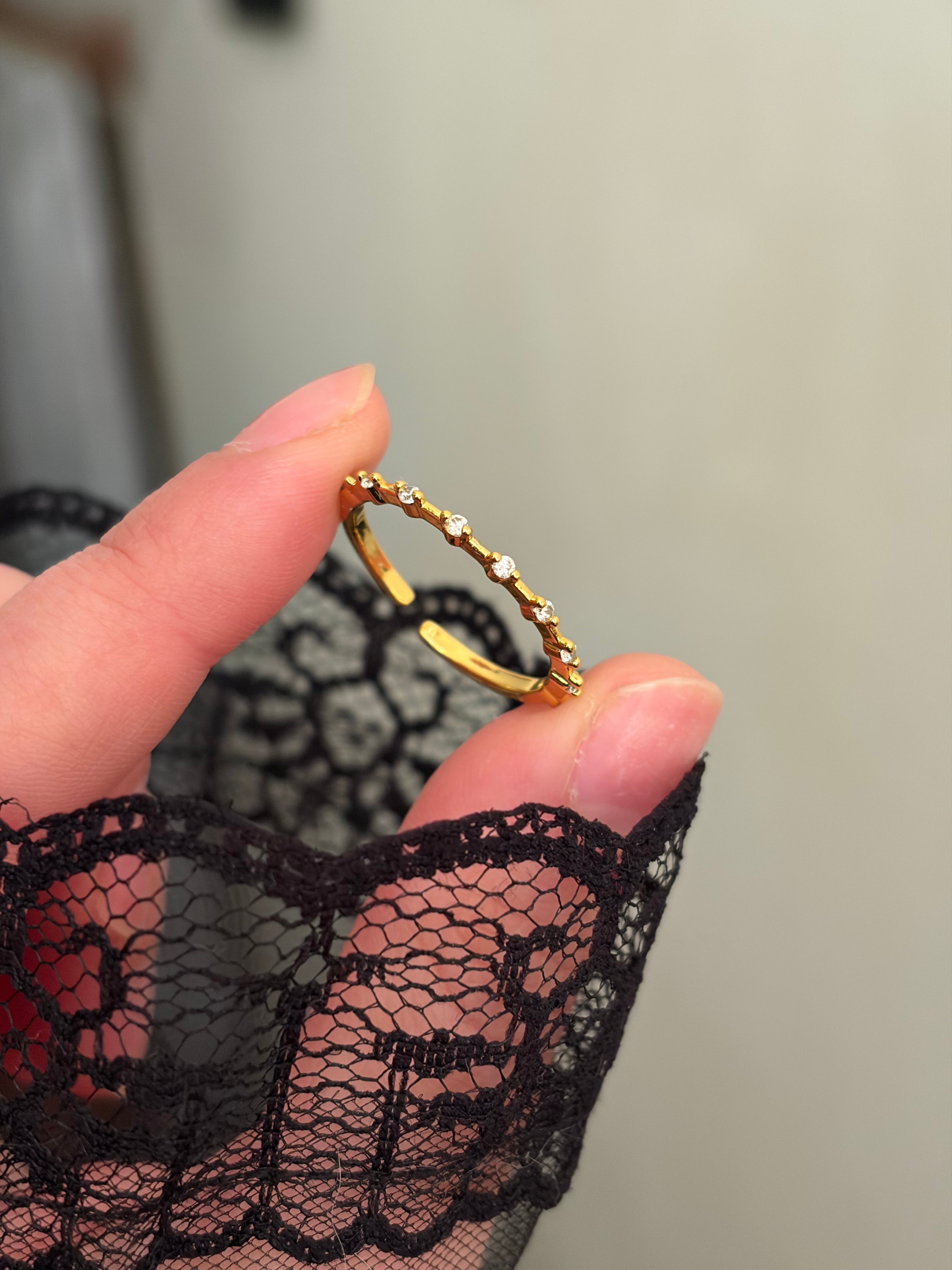 Sleek ring