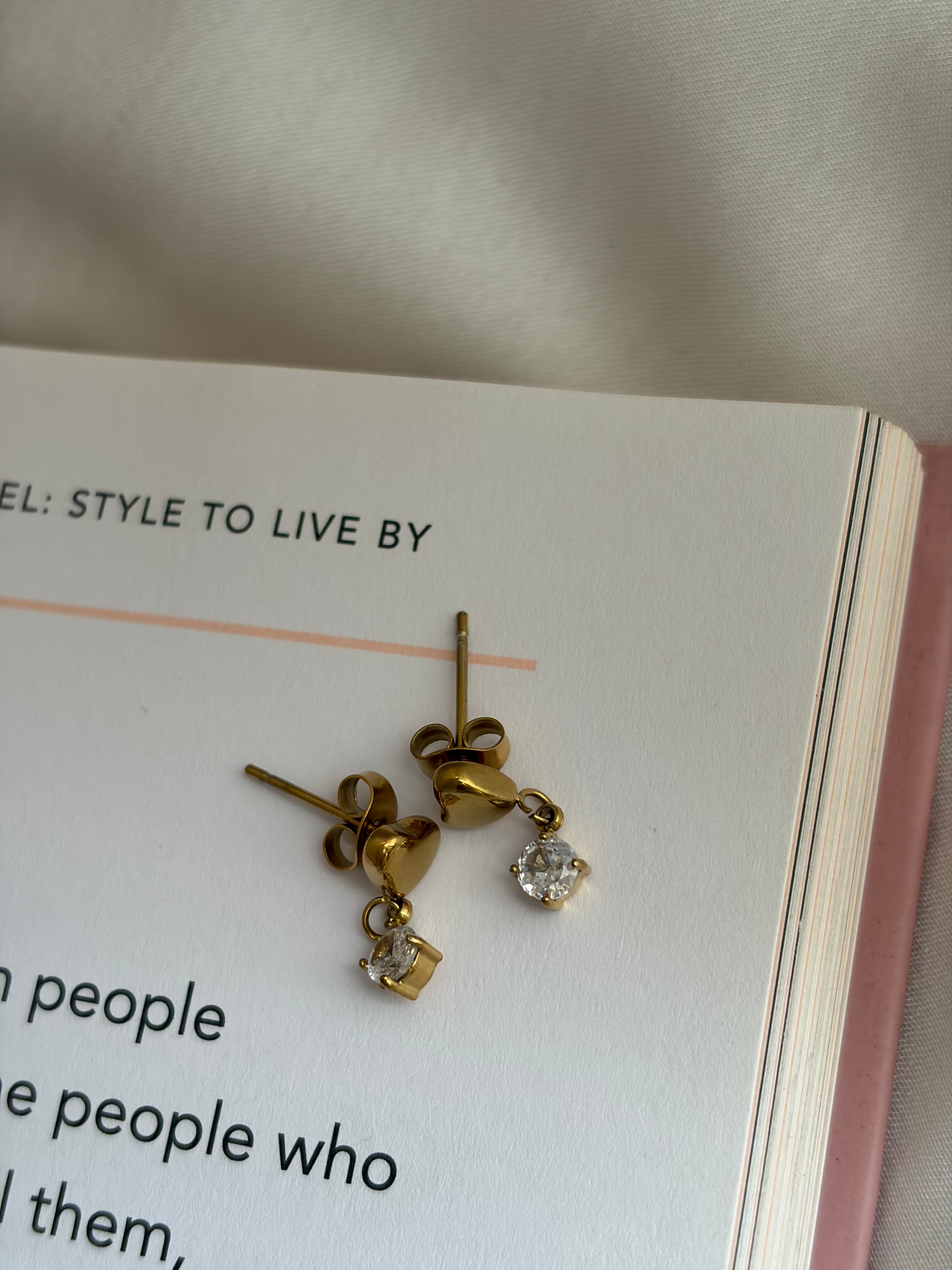 Dainty heart earring