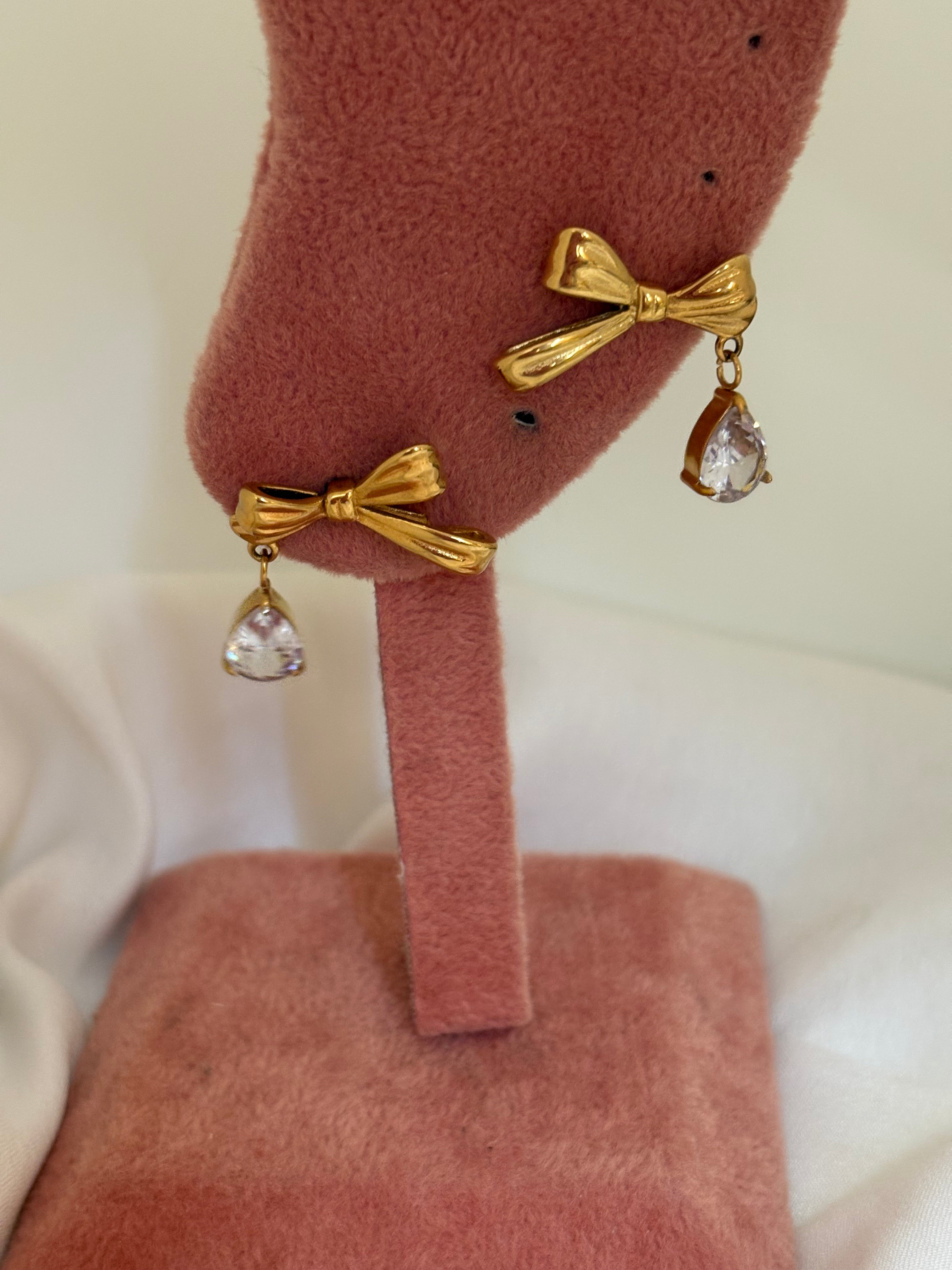 Bow earring