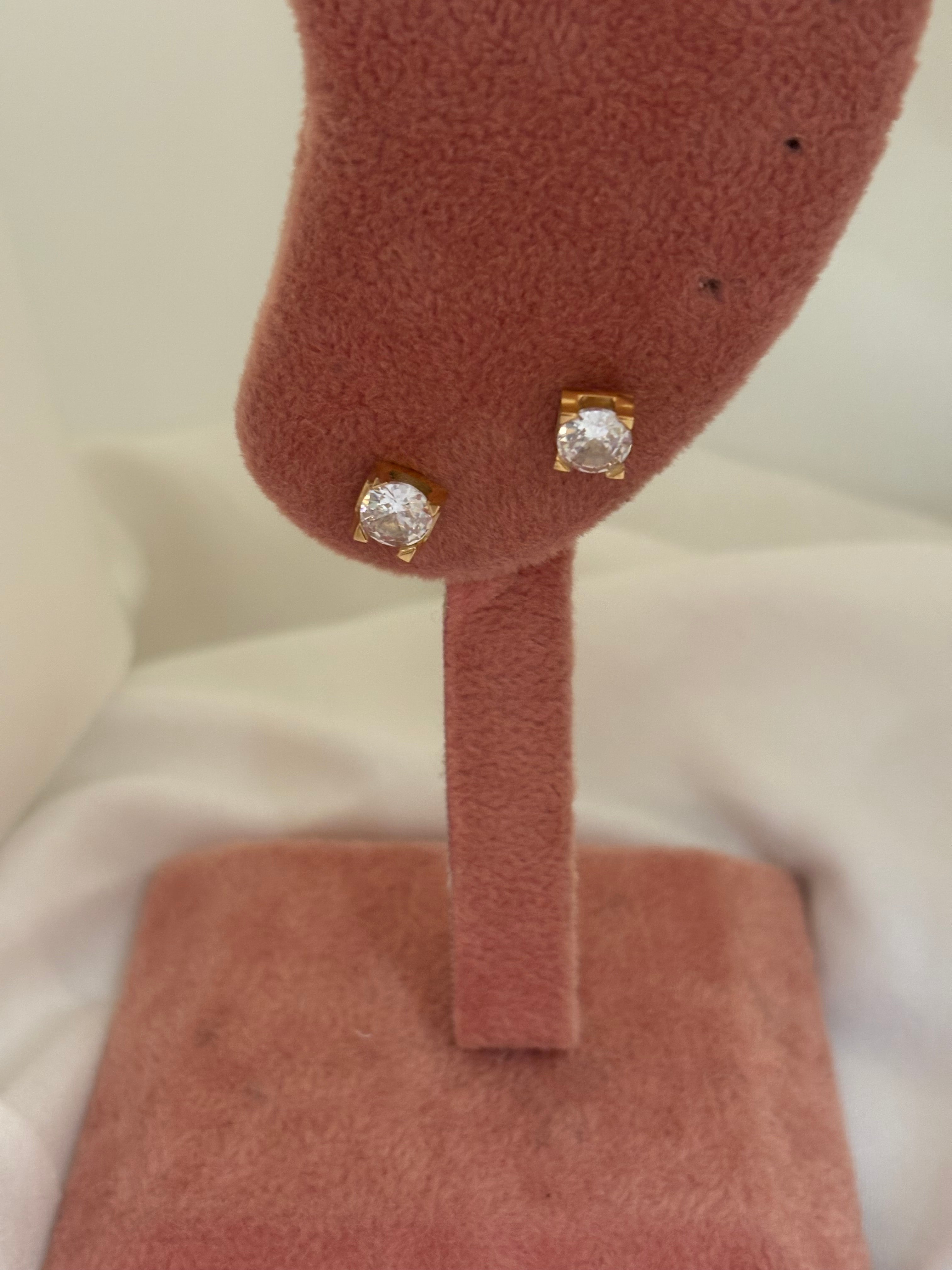 Solitaire studs