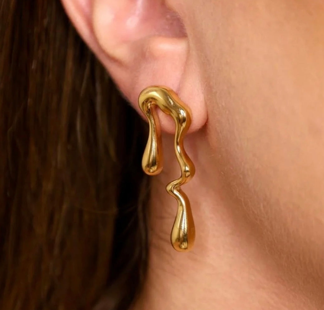 Swirly earring